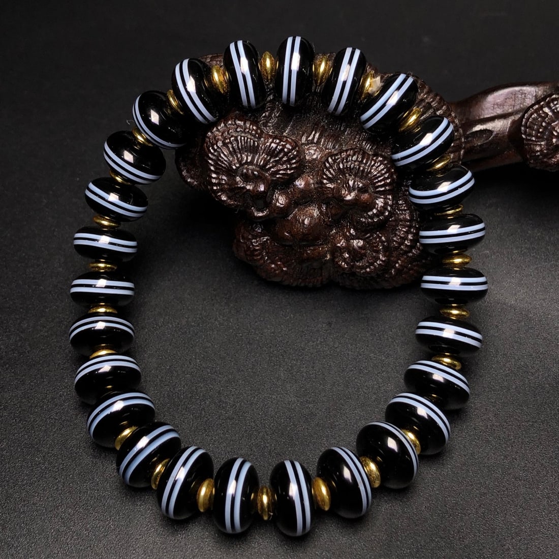 An Exquisite Dzi Bead Bracelets - 4