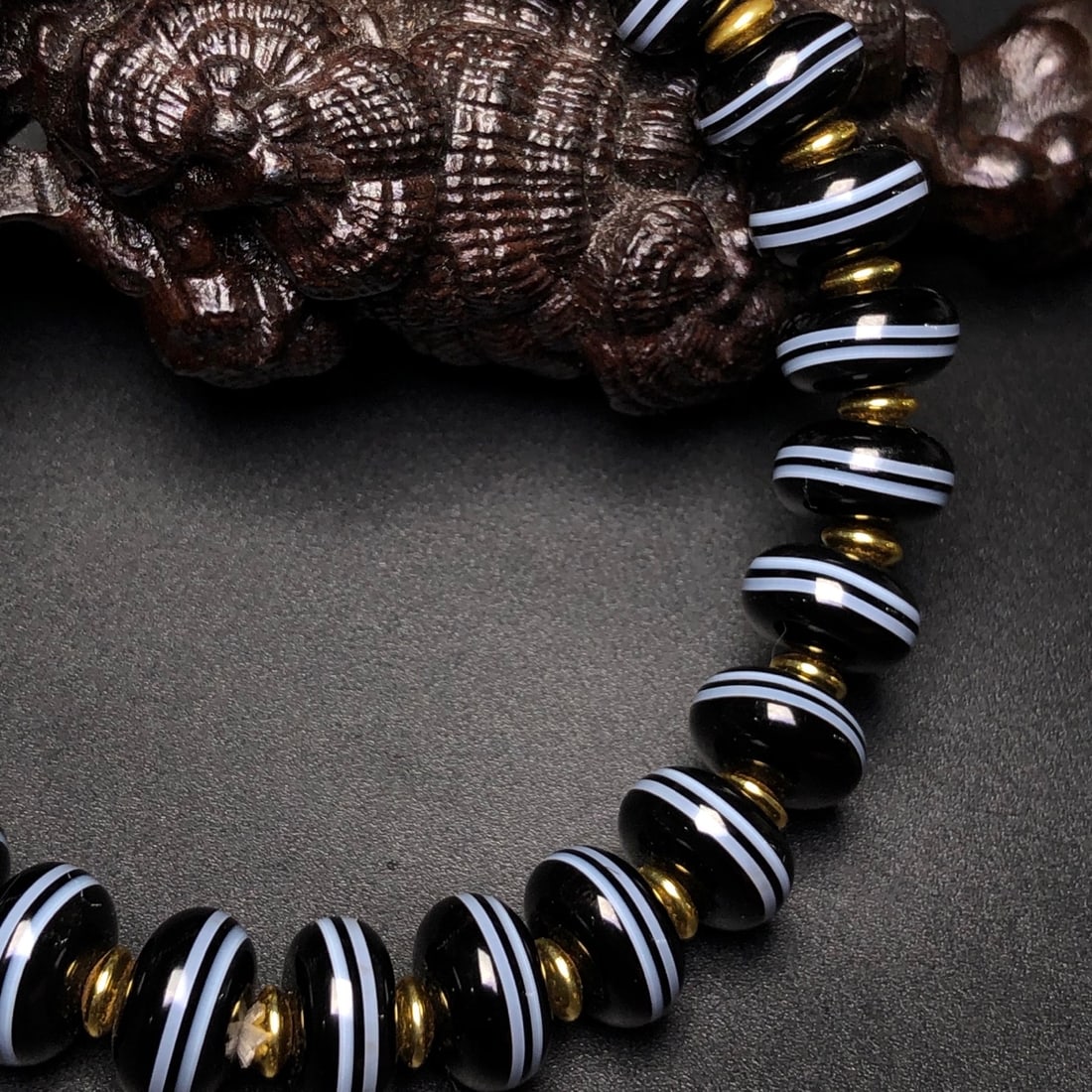 An Exquisite Dzi Bead Bracelets - 7