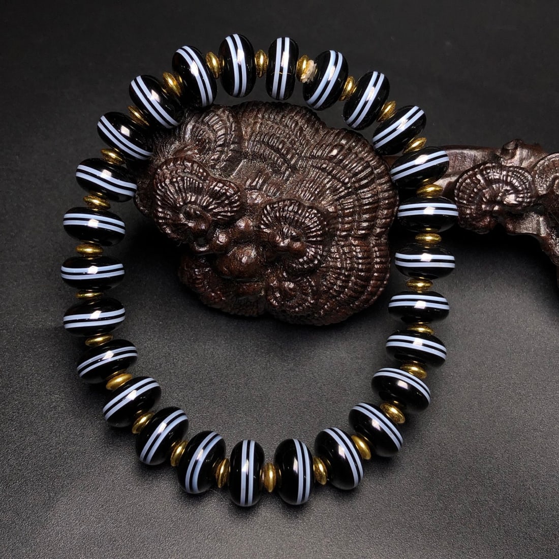 An Exquisite Dzi Bead Bracelets - 9