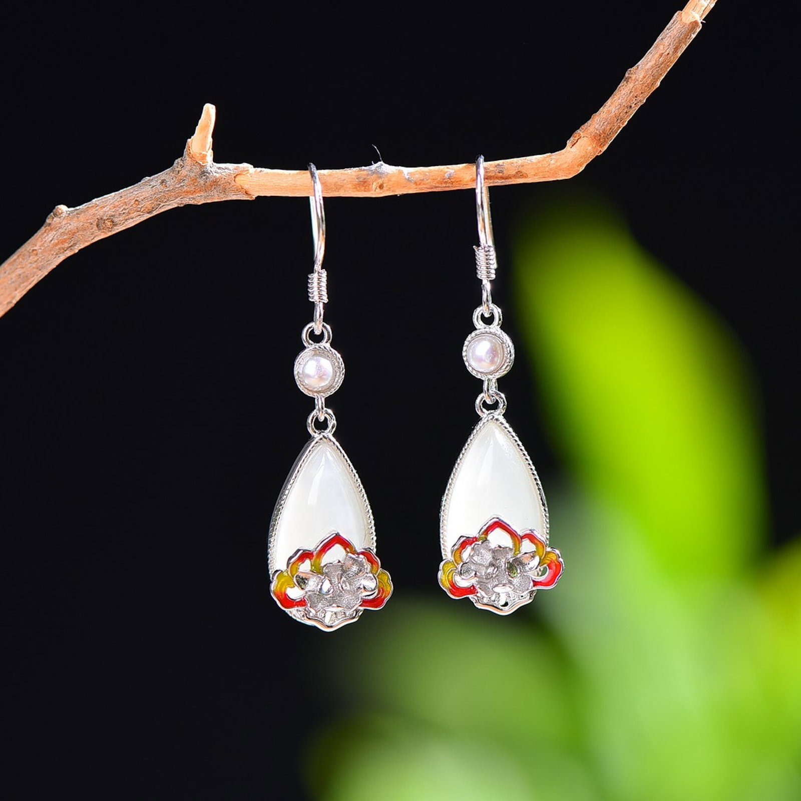 A Pair of Exquisite Sterling Silver Inlaid White Jade Earrings,Inlaid Pearls: A Pair of Exquisite Sterling Silver Inlaid White Jade Earrings,Inlaid Pearls,Size:8mmx16mm 一对纯银镶白玉耳环,嵌珍珠