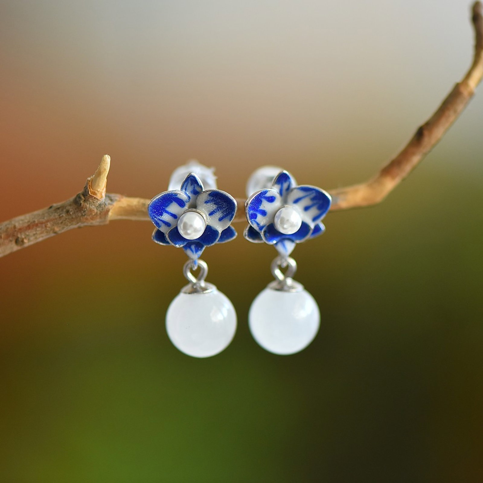 A Pair of Exquisite Sterling Silver Inlaid White Jade Earrings,Inlaid Pearls: A Pair of Exquisite Sterling Silver Inlaid White Jade Earrings,Inlaid Pearls 一对纯银镶白玉耳环，嵌珍珠