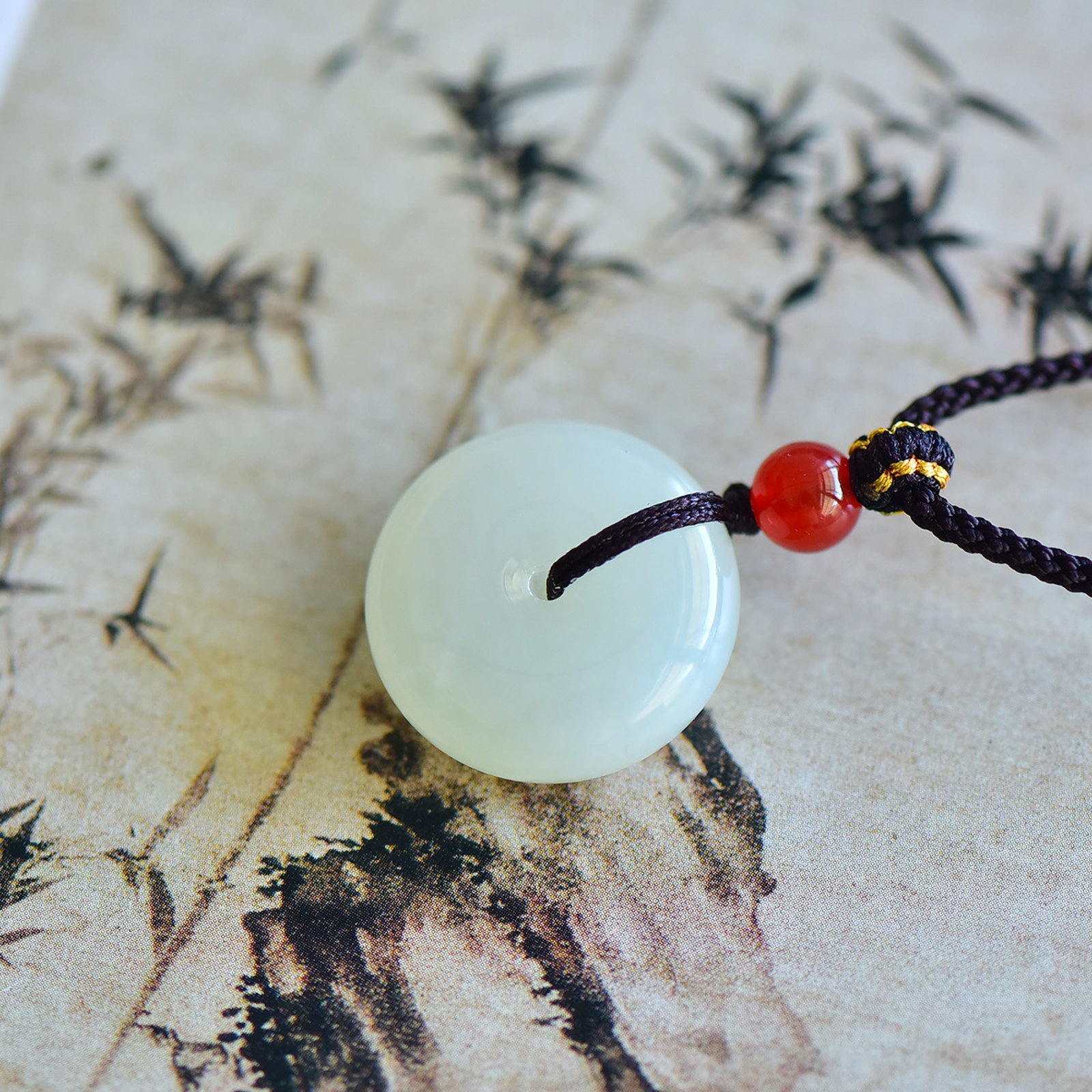 An Exquisite White Jade Pendant: An Exquisite White Jade Pendant,Size:18mmx20mm 寓意:平平安安,平安富贵。 白玉吊坠