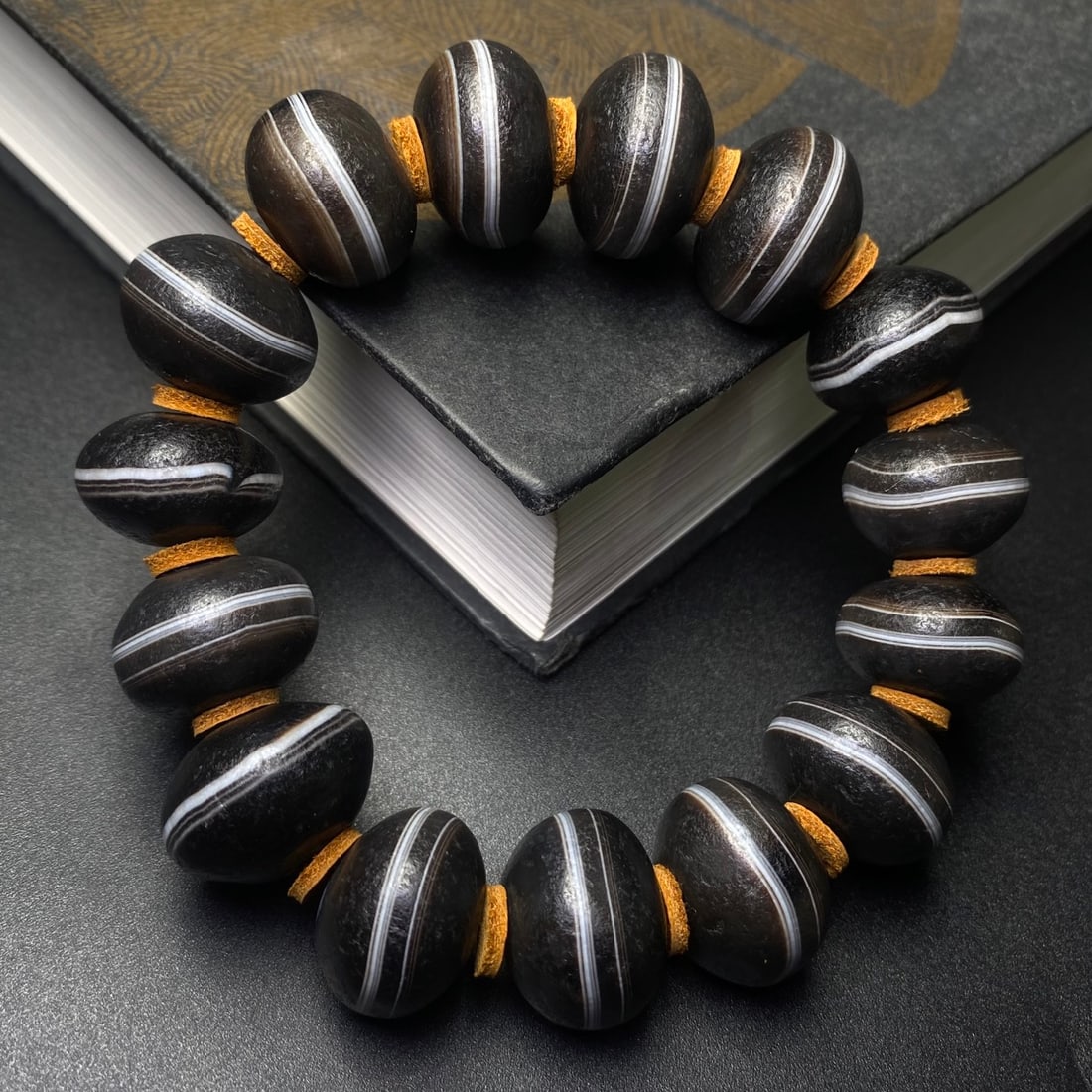An Exquisite Dzi Bead Bracelets - 3