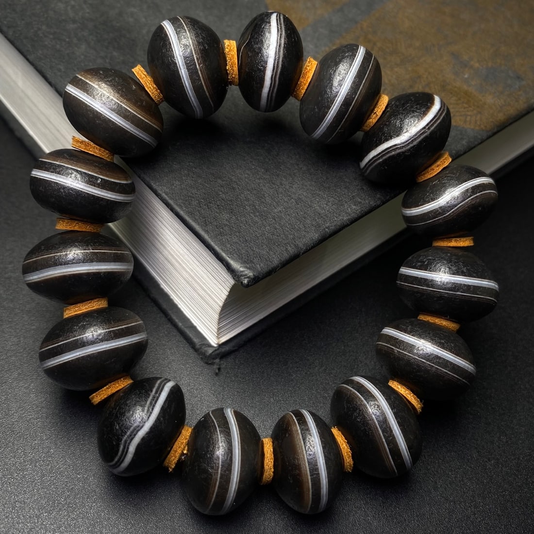 An Exquisite Dzi Bead Bracelets - 4