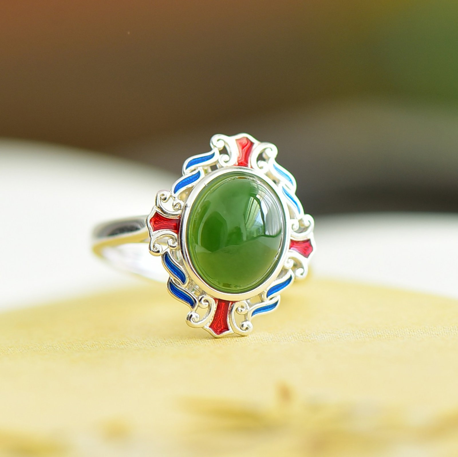 An Exquisite Sterling Silver Inlaid Jasper Enamel Ring: An Exquisite Sterling Silver Inlaid Jasper Enamel Ring,Size:8mmx10mm 纯银镶碧玉珐琅戒指