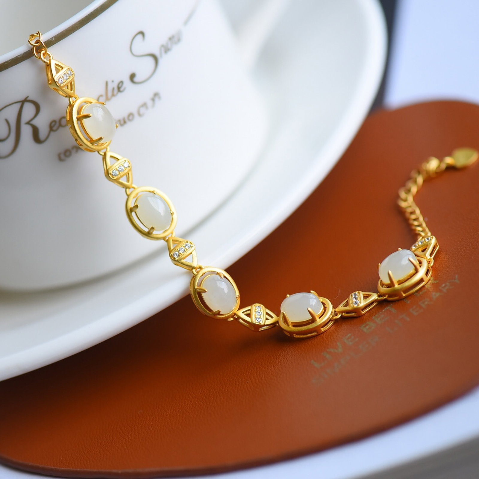 An Exquisite Sterling Silver-Gold Plated Inlaid White Jade Bracelets,Inlaid Diamond: An Exquisite Sterling Silver-Gold Plated Inlaid White Jade Bracelets,Inlaid Diamond,Size:6mmx8mm 纯银镀金镶白玉手链,嵌钻石