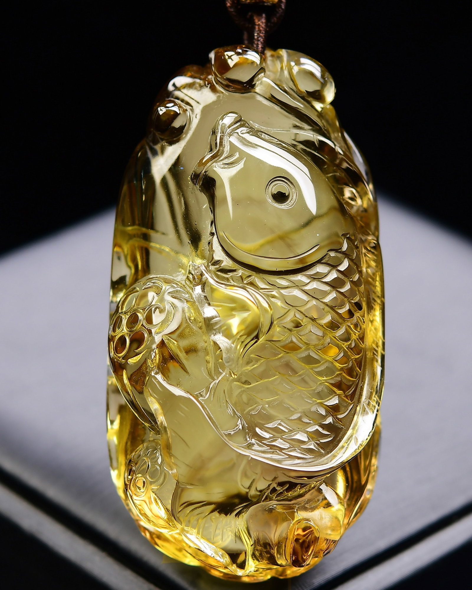 An Exquisite Crystal Fish Pattern Pendant: An Exquisite Crystal Fish Pattern Pendant,Size:68mmx36mmx30mm,Weight:104.2g 水晶鱼纹吊坠