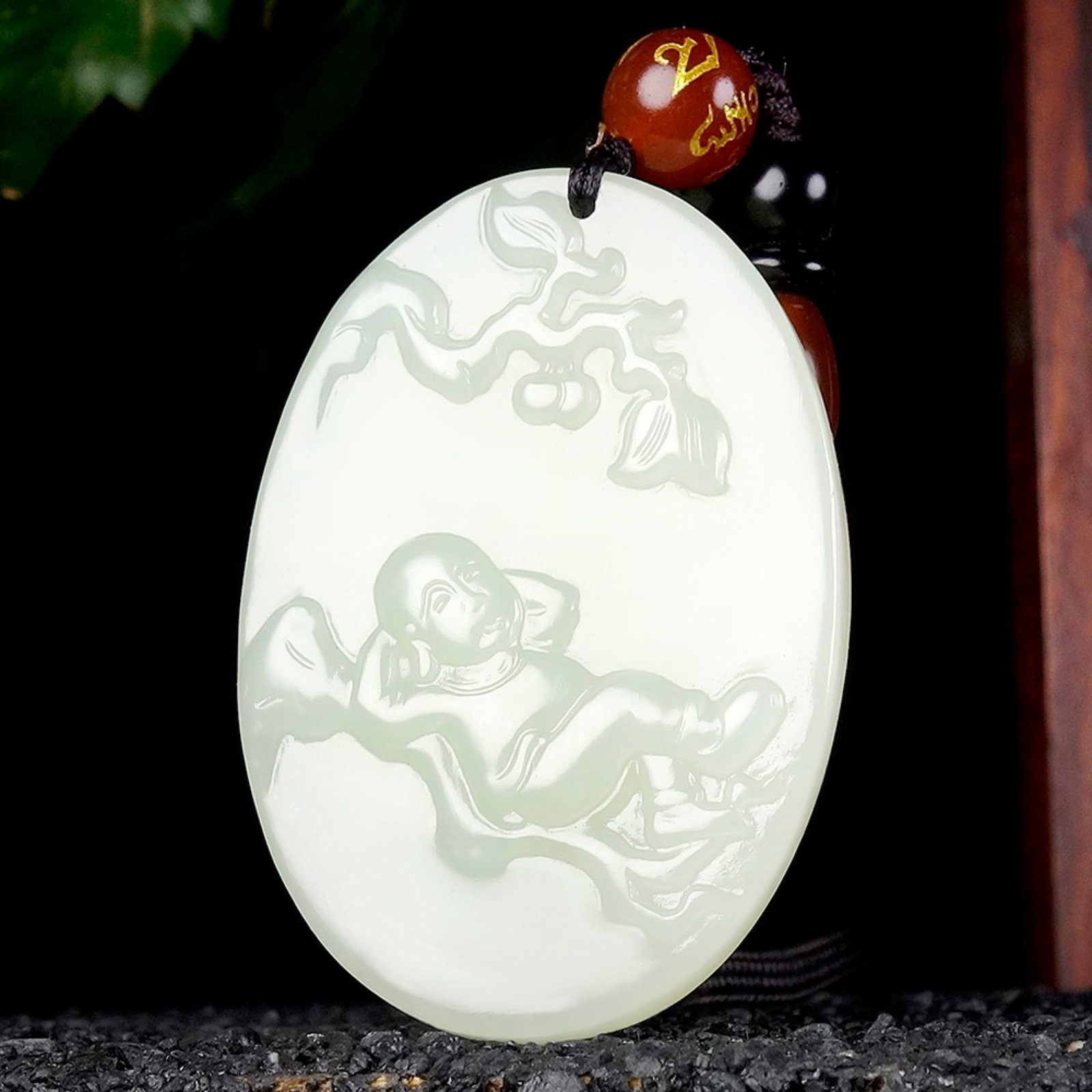 An Exquisite White Jade Figure Pattern Pendant: An Exquisite White Jade Figure Pattern Pendant,Size:45mmx32mmx8mm 白玉人物纹挂件