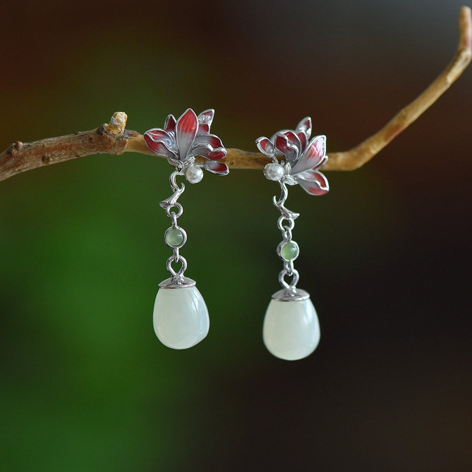 A Pair of Exquisite Sterling Silver Inlaid White Jade Earrings,Inlaid Pearls: A Pair of Exquisite Sterling Silver Inlaid White Jade Earrings,Inlaid Pearls,Size:7mmx10mm 一对纯银镶白玉耳环，嵌珍珠