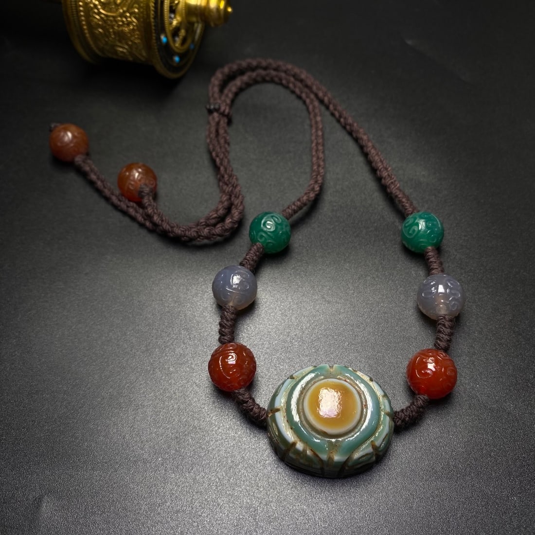 An Exquisite Ruyi Pattern One Eye Dzi Bead Pendant: An Exquisite Ruyi Pattern One Eye Dzi Bead Pendant,Size:35mmx29mmx19mm,14mm 如意纹一眼天珠挂件
