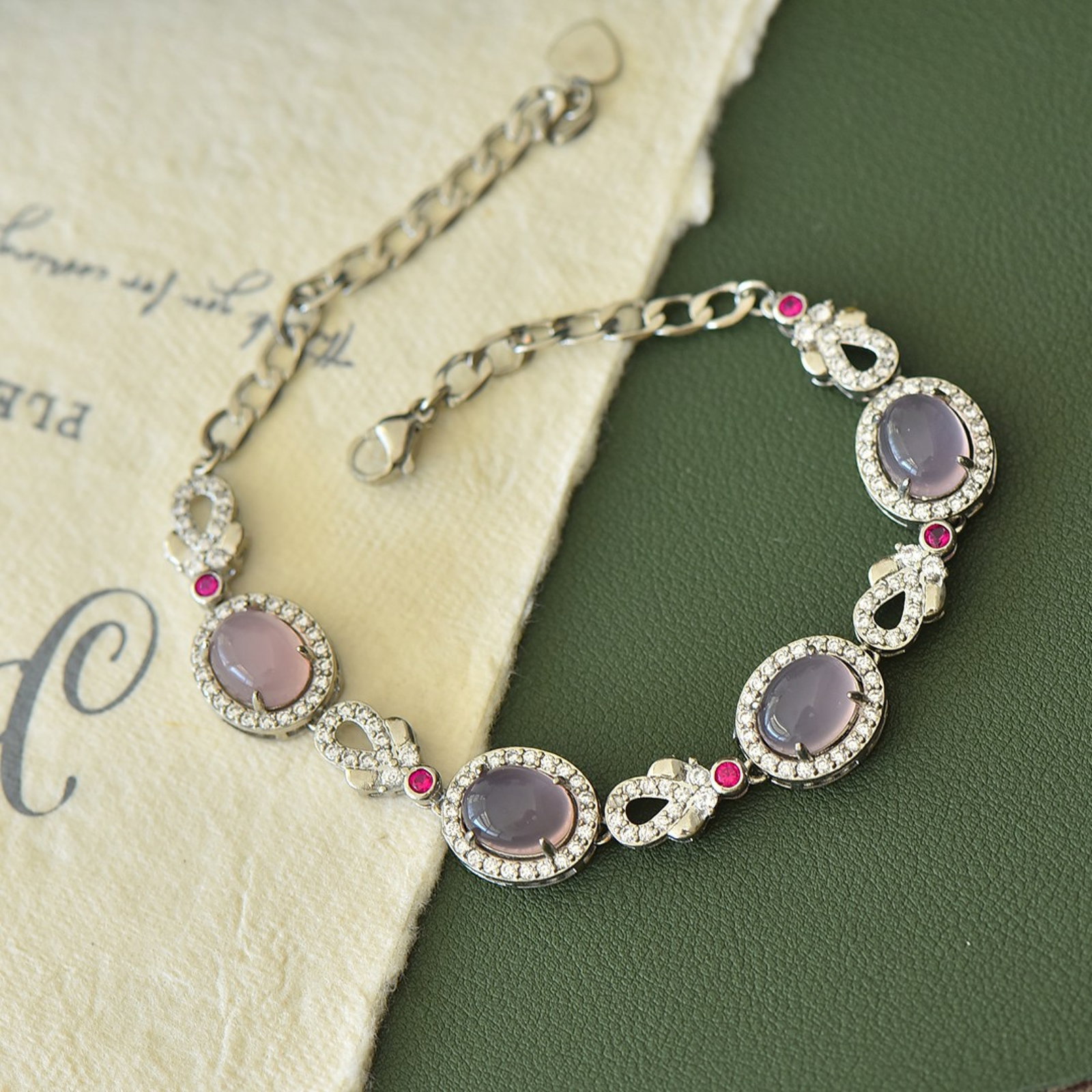An Exquisite Bracelets,Inlaid Diamond: An Exquisite Bracelets Size:8mmx10mm 手链