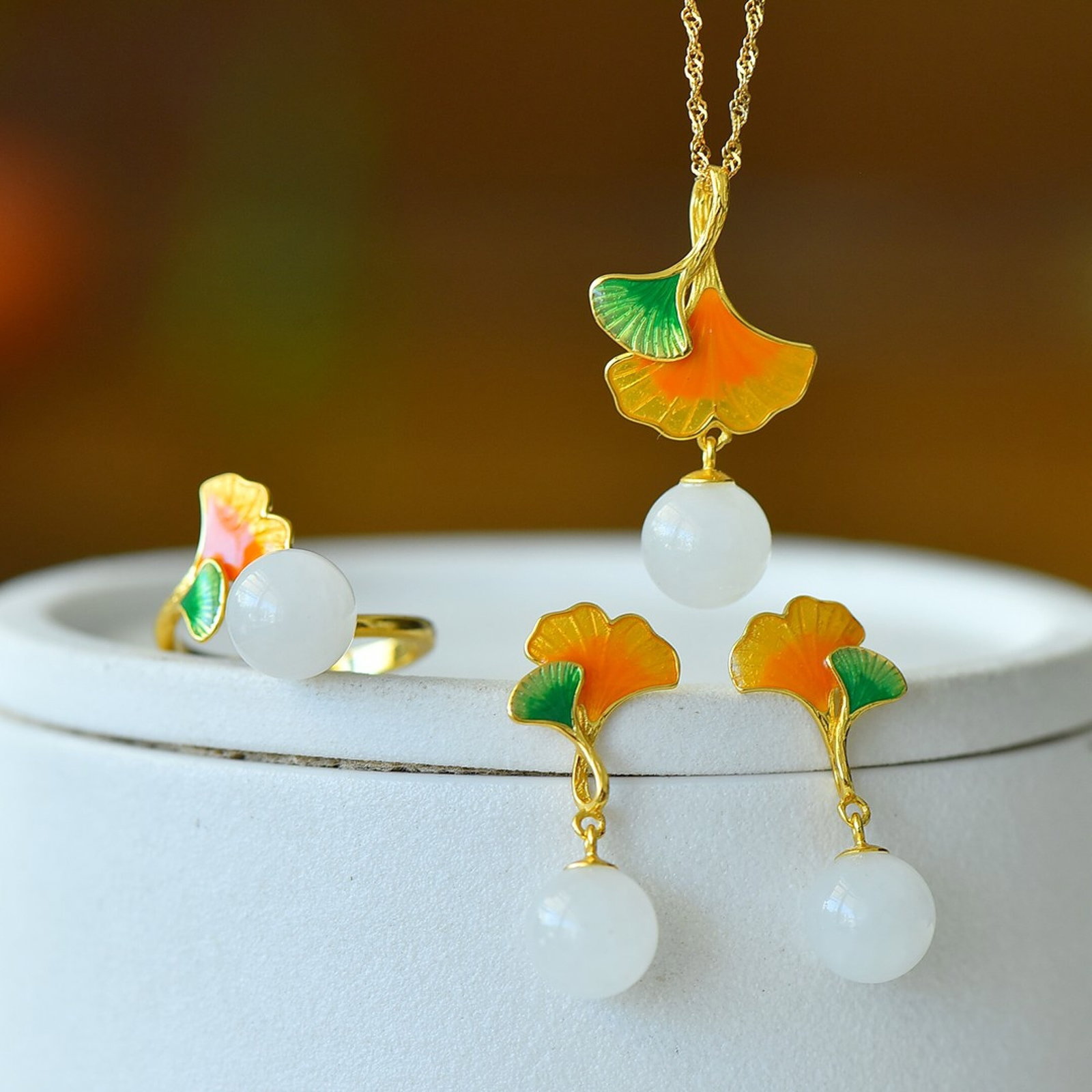 A Set of Fine Sterling Silver-Gold Plated Inlaid White Jade Jewelrys: A Set of Fine Sterling Silver-Gold Plated Inlaid White Jade Jewelrys 一套纯银镀金镶白玉首饰