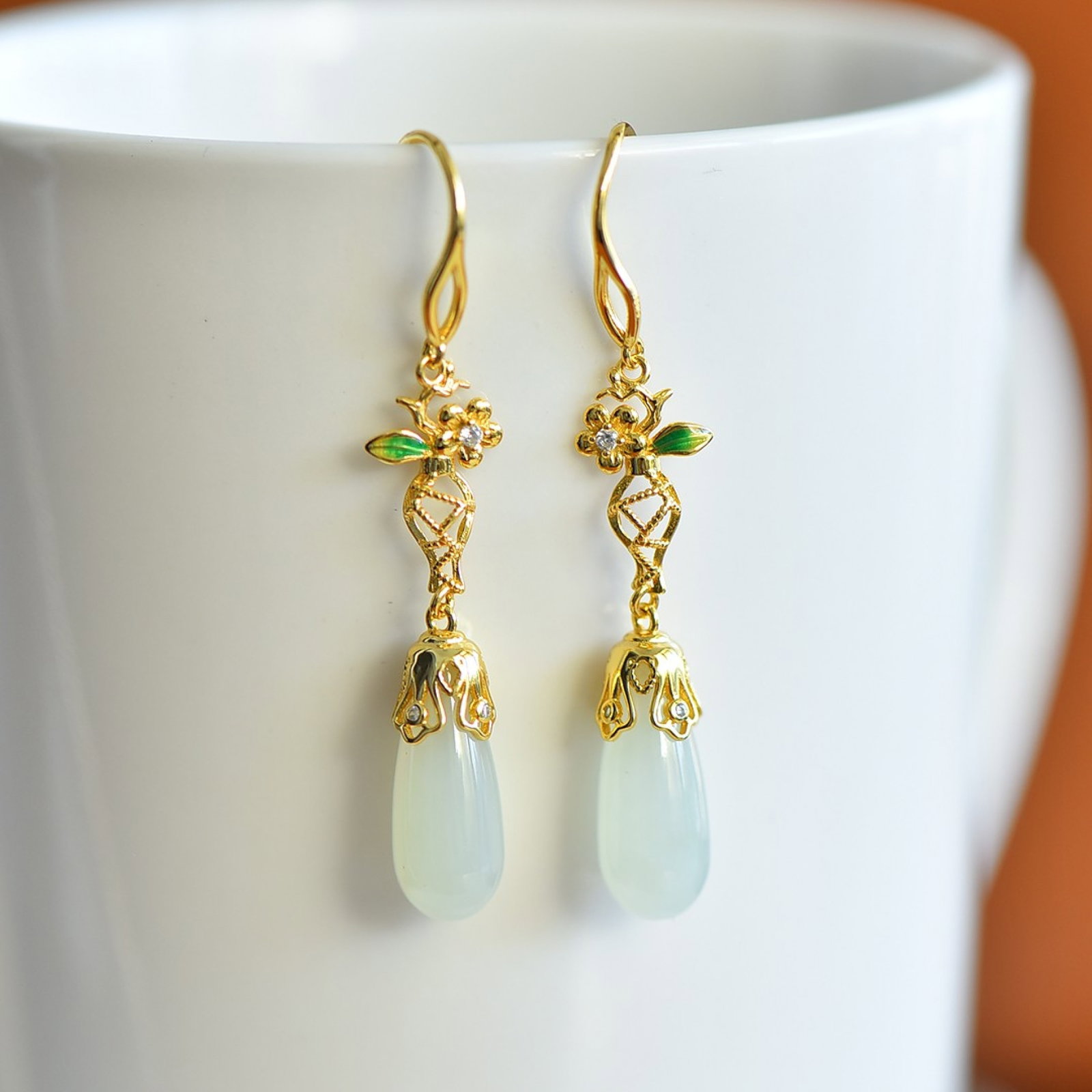 A Pair of Exquisite Sterling Silver-Gold Plated Inlaid White Jade Enamel Earrings: A Pair of Exquisite Sterling Silver-Gold Plated Inlaid White Jade Enamel Earrings,Size:7mmx18mm 一对纯银镀金镶白玉珐琅耳环