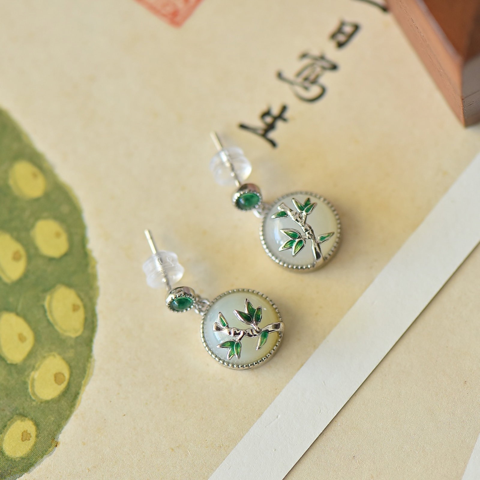 A Pair of Exquisite Sterling Silver Inlaid White Jade Earrings: A Pair of Exquisite Sterling Silver Inlaid White Jade Earrings,Size:10mmx10mm 一对纯银镶白玉耳环