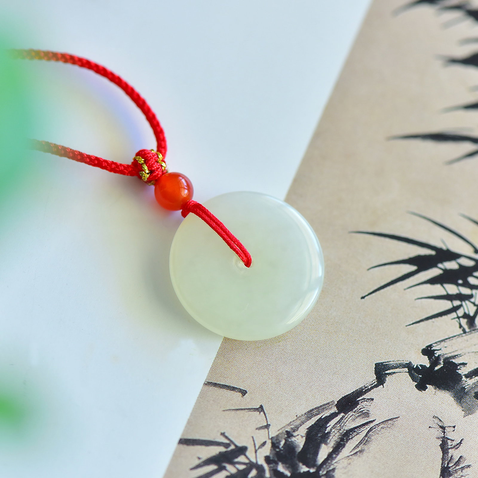 An Exquisite White Jade Pendant: An Exquisite White Jade Pendant,Size:25mm,Weight:8g 寓意:平平安安,平安富贵。 白玉吊坠