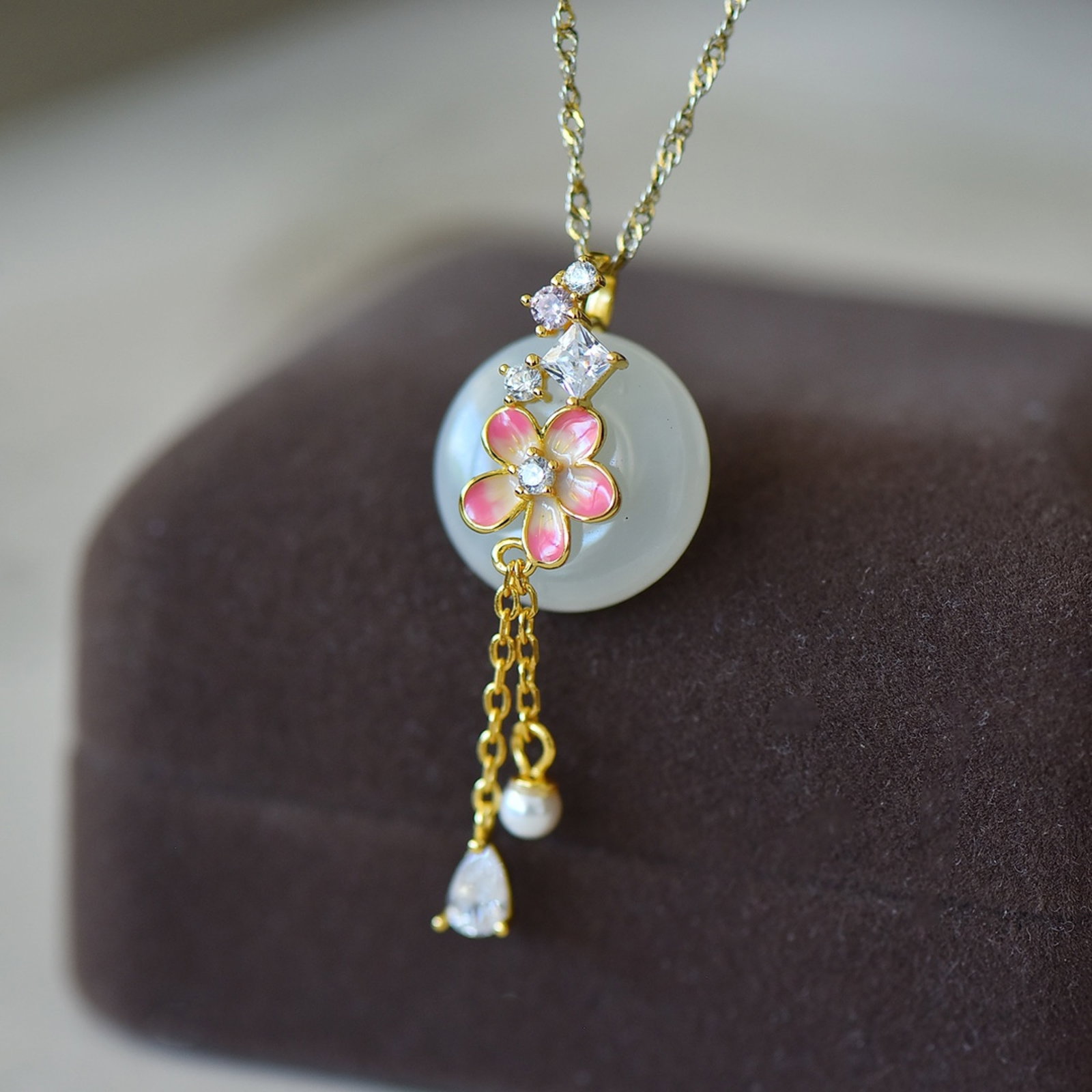 An Exquisite Sterling Silver-Gold Plated Inlaid White Jade Enamel Pendant: An Exquisite Sterling Silver-Gold Plated Inlaid White Jade Enamel Pendant,Size:15mmx15mm 纯银镀金镶白玉珐琅吊坠