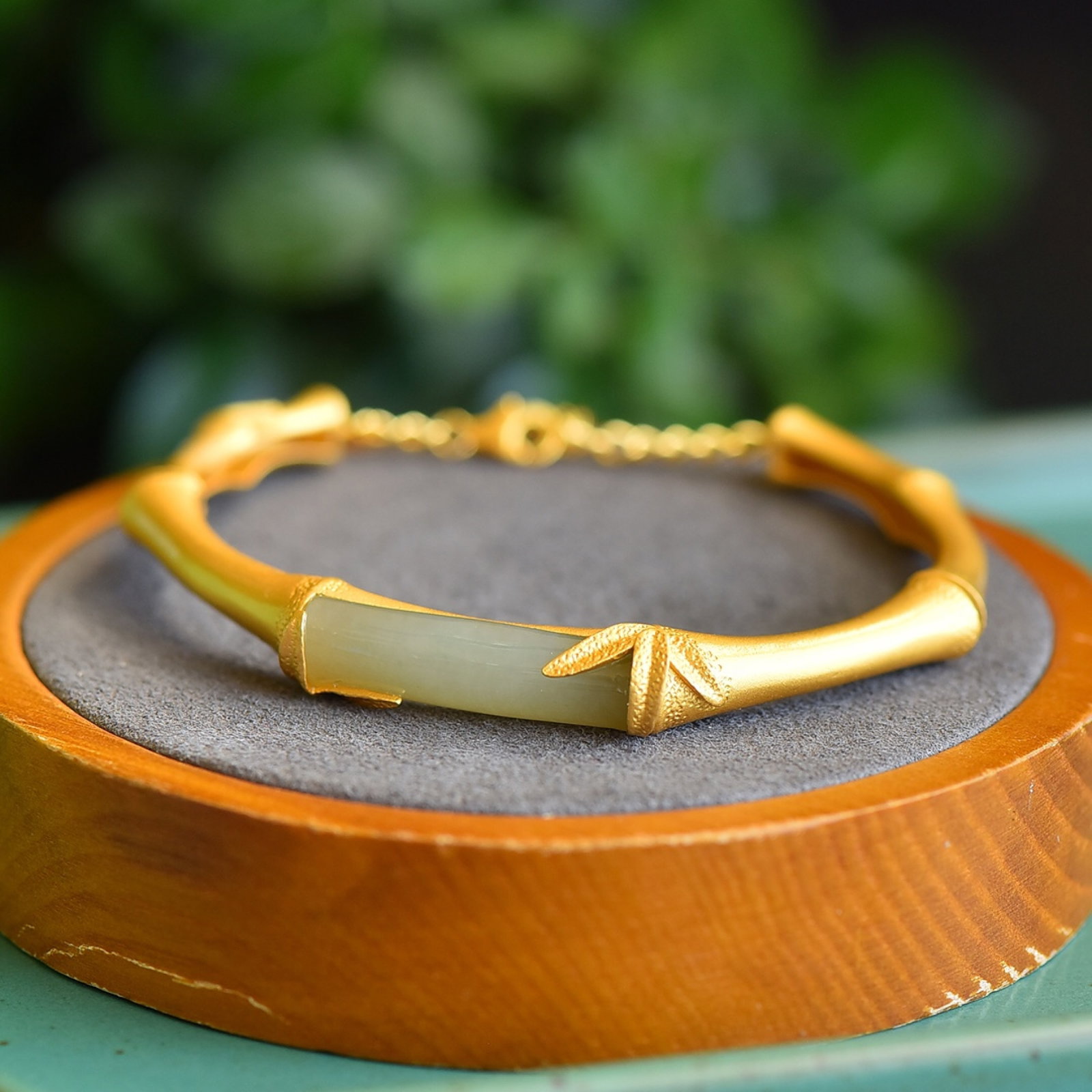 An Exquisite Sterling Silver-Gold Plated Inlaid White Jade Bracelets: An Exquisite Sterling Silver-Gold Plated Inlaid White Jade Bracelets 纯银镀金镶白玉手镯
