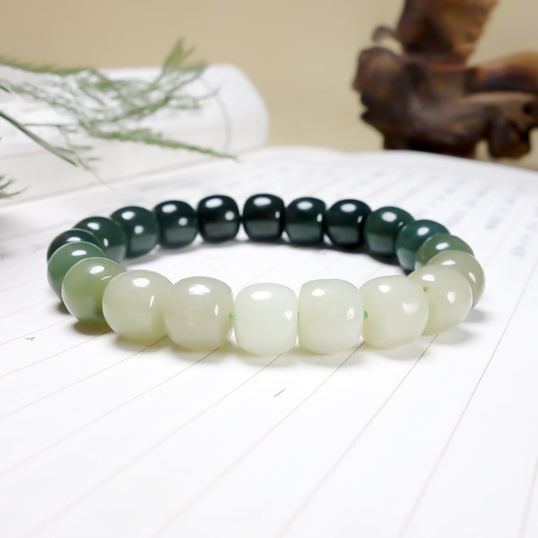 An Exquisite White Jade Bracelets: An Exquisite White Jade Bracelets,Size:10mmx9mm 白玉手串