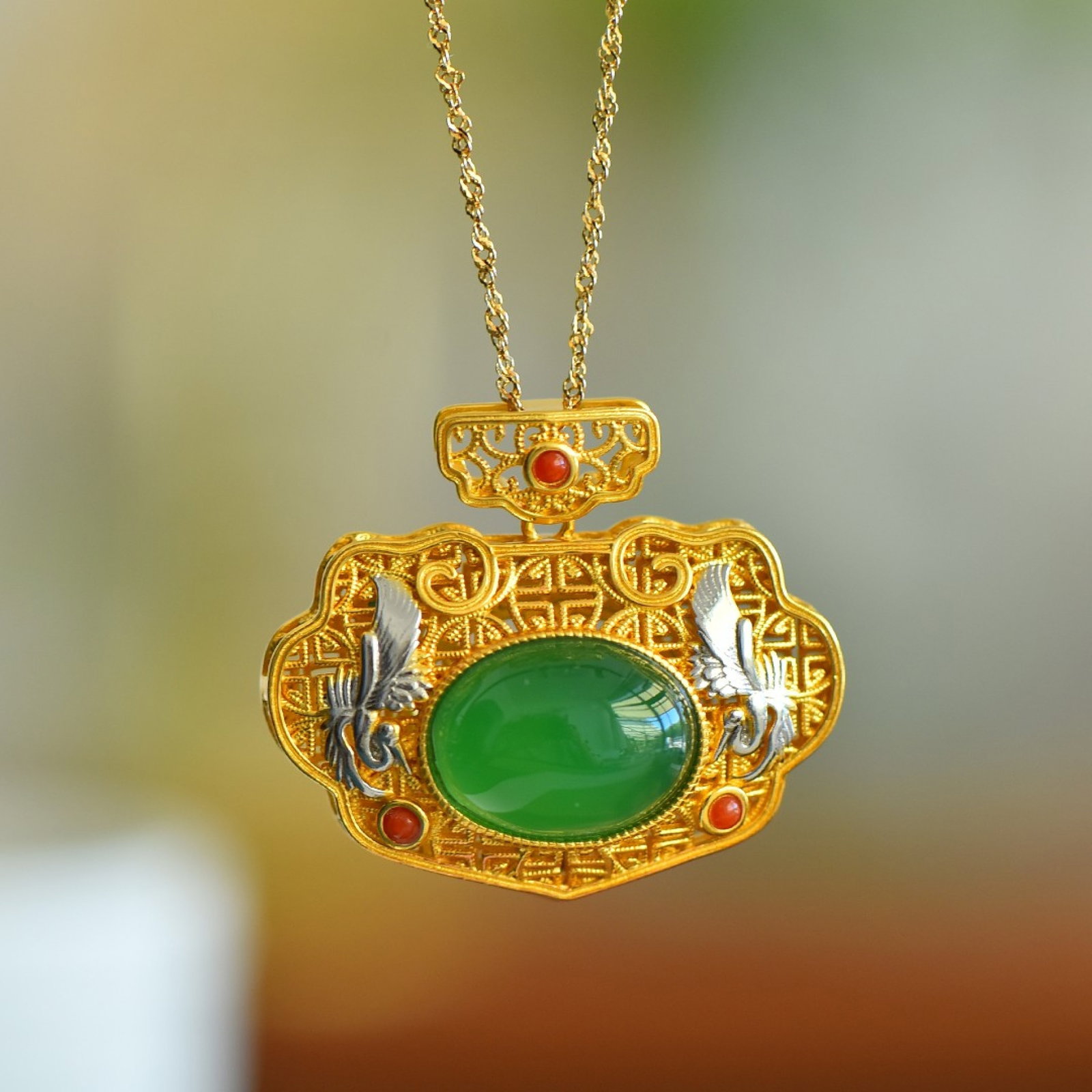 An Exquisite Sterling Silver-Gold Plated Inlaid Agate Pendant,Inlaid Turquoise: An Exquisite Sterling Silver-Gold Plated Inlaid Agate Pendant,Inlaid Turquoise 纯银镀金镶玛瑙吊坠,嵌绿松石