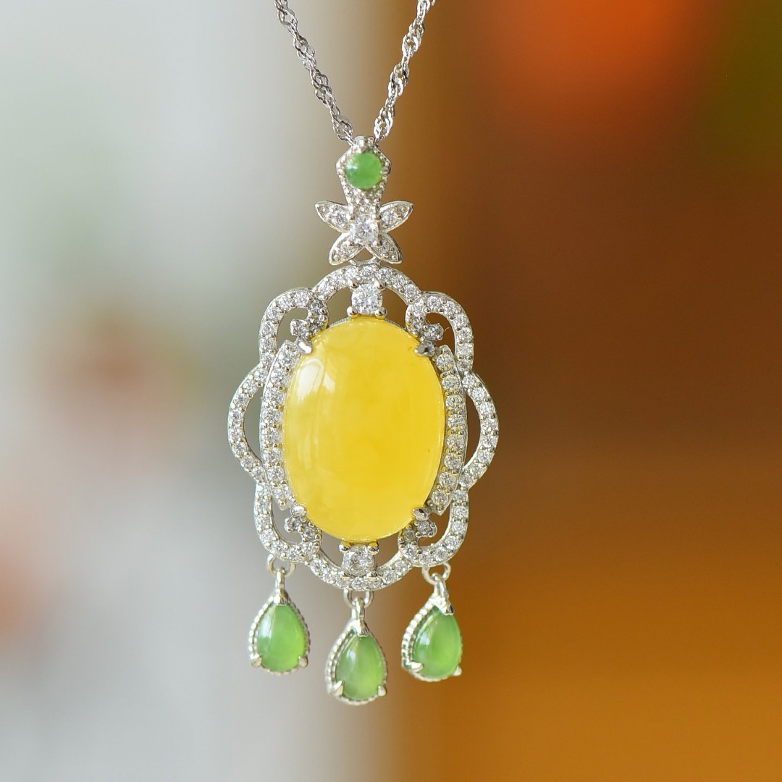 An Exquisite Sterling Silver Inlaid Amber Pendant,Inlaid Diamond With Jasper: An Exquisite Sterling Silver Inlaid Amber Pendant,Inlaid Diamond With Jasper,Size:13mmx18mm 纯银镶琥珀吊坠,嵌钻石和碧玉