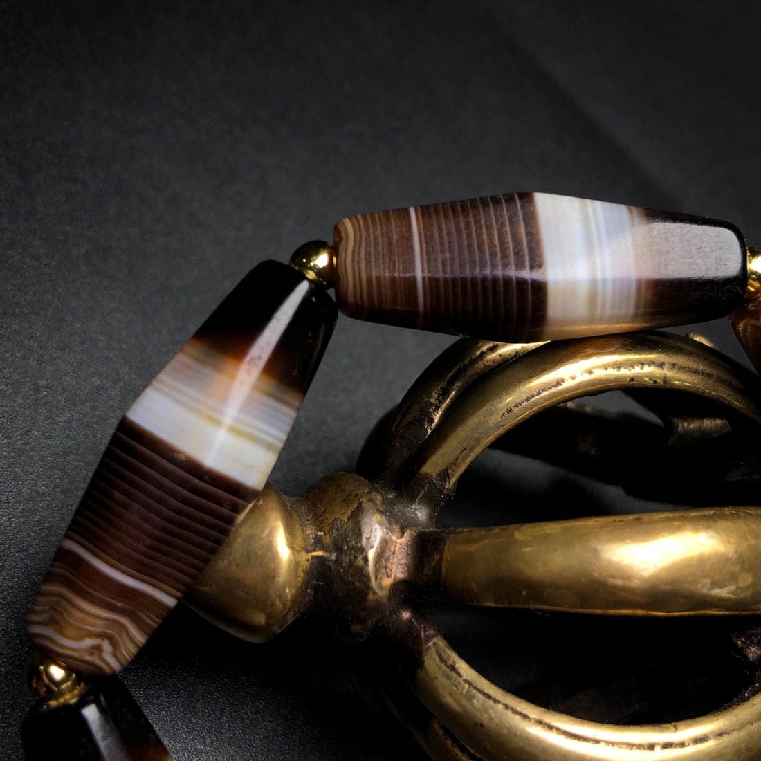 An Exquisite Agate Bracelets - 8