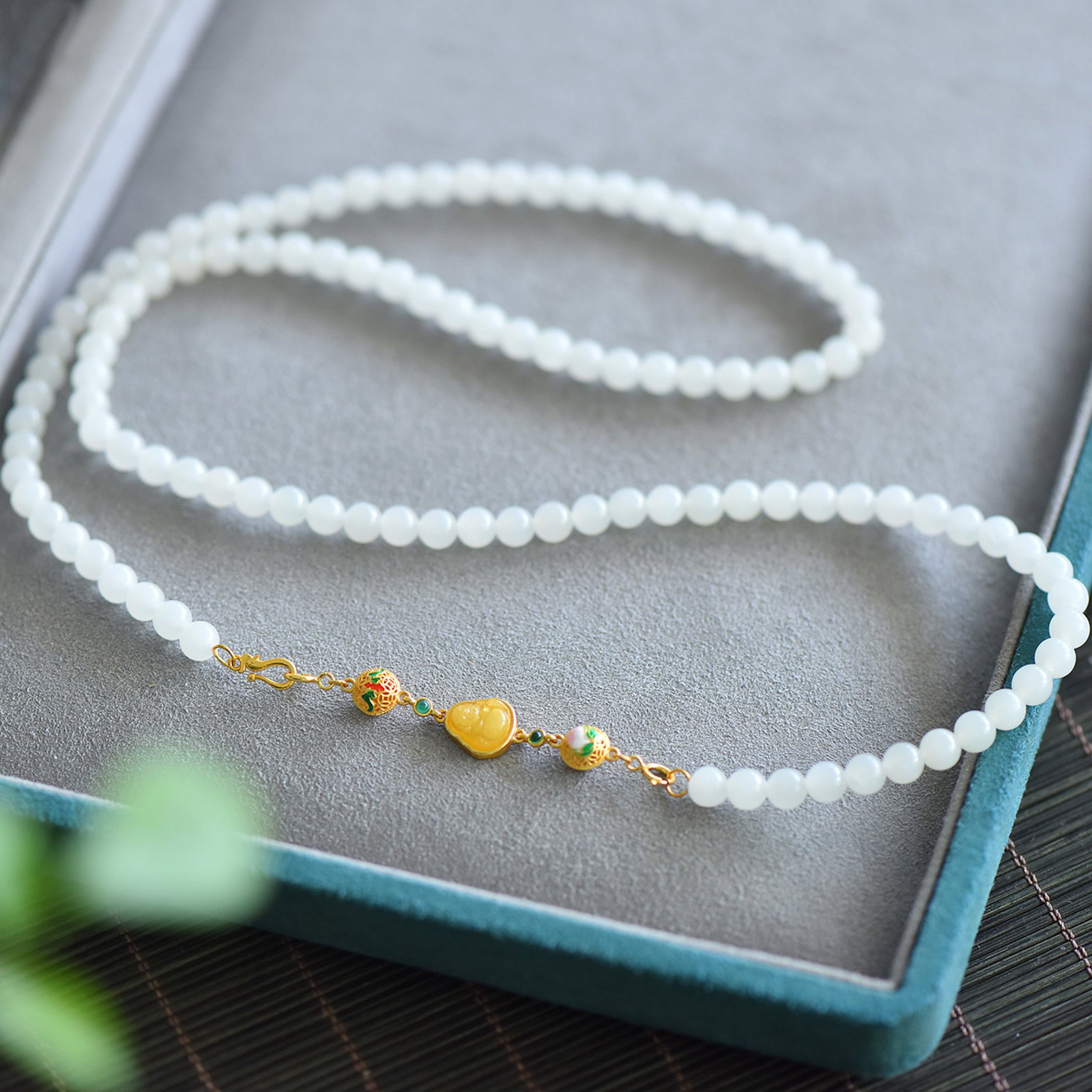 An Exquisite White Jade Necklace (1 of 5)