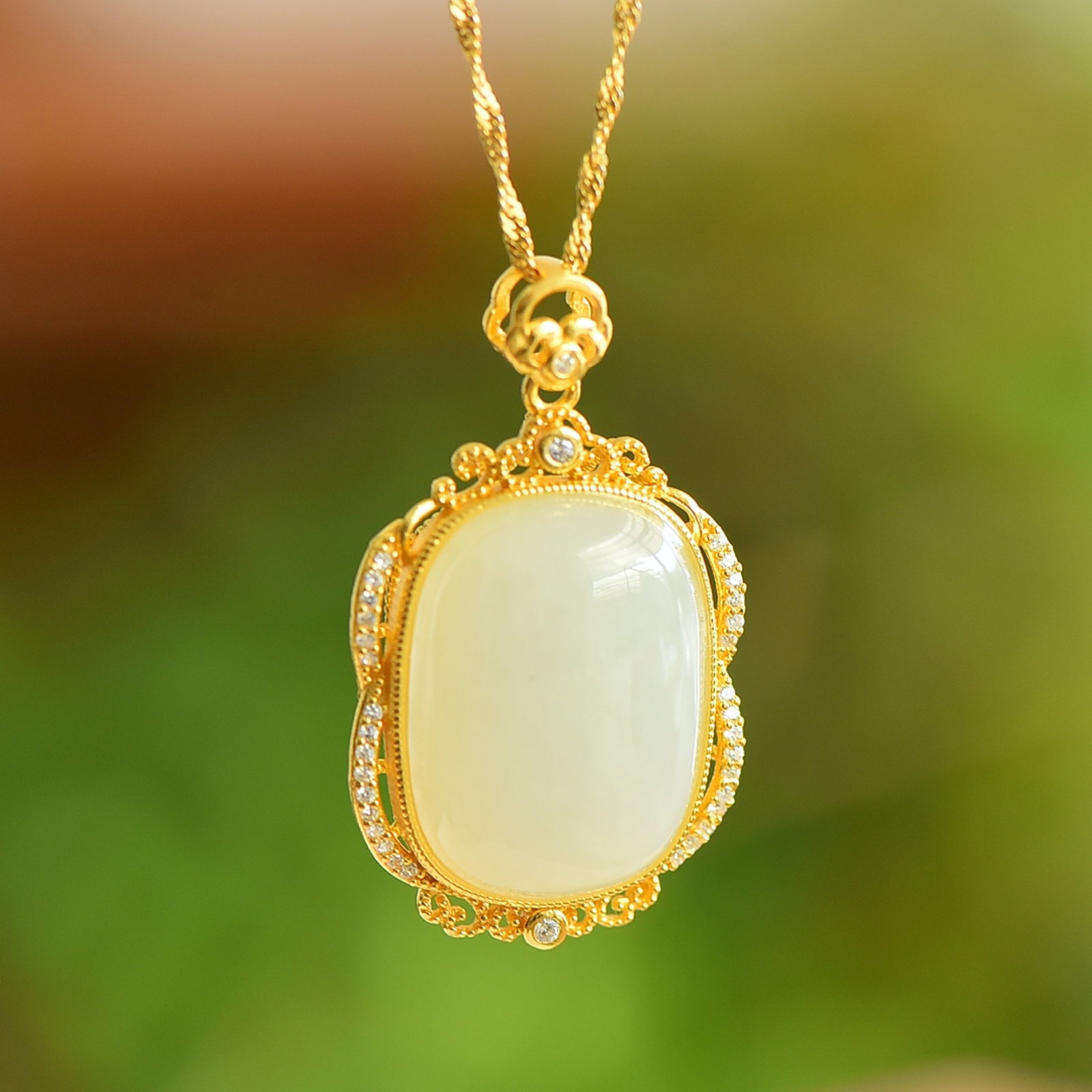 An Exquisite Sterling Silver-Gold Plated Inlaid White Jade Pendant: An Exquisite Sterling Silver-Gold Plated Inlaid White Jade Pendant,Size:16mmx22mm 纯银镀金镶白玉吊坠