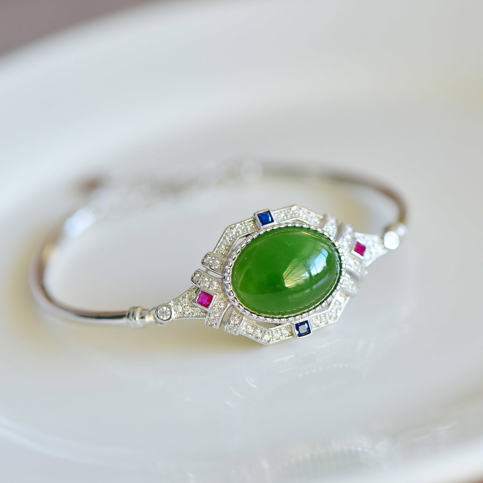 An Exquisite Sterling Silver Inlaid Jasper Bracelets,Inlaid Diamonds: An Exquisite Sterling Silver Inlaid Jasper Bracelets,Inlaid Diamonds,Size:12mmx16mm 纯银镶碧玉手镯,嵌钻石