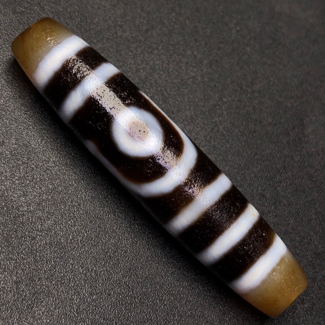 An Exquisite Two Eyes Dzi Bead Pendant: An Exquisite Two Eyes Dzi Bead Pendant,Size:57mmx12mm,Weight:13g 两眼天珠挂件