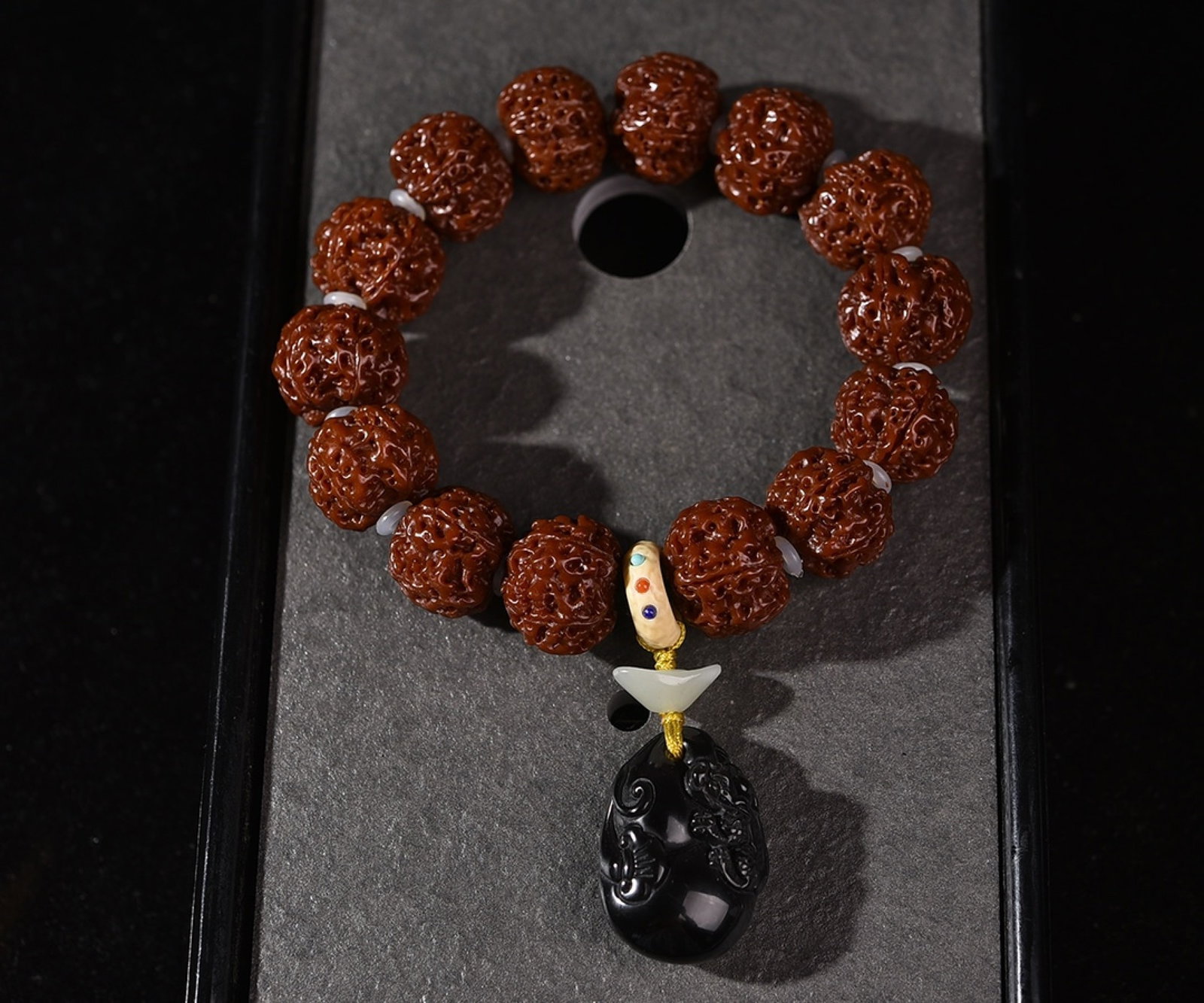 An Exquisite Bodhi Seeds Bracelets: An Exquisite Bodhi Seeds Bracelets,Size:19mm,Weight:64g 菩提手串 寓意:多子多福,财源广进,护佑平