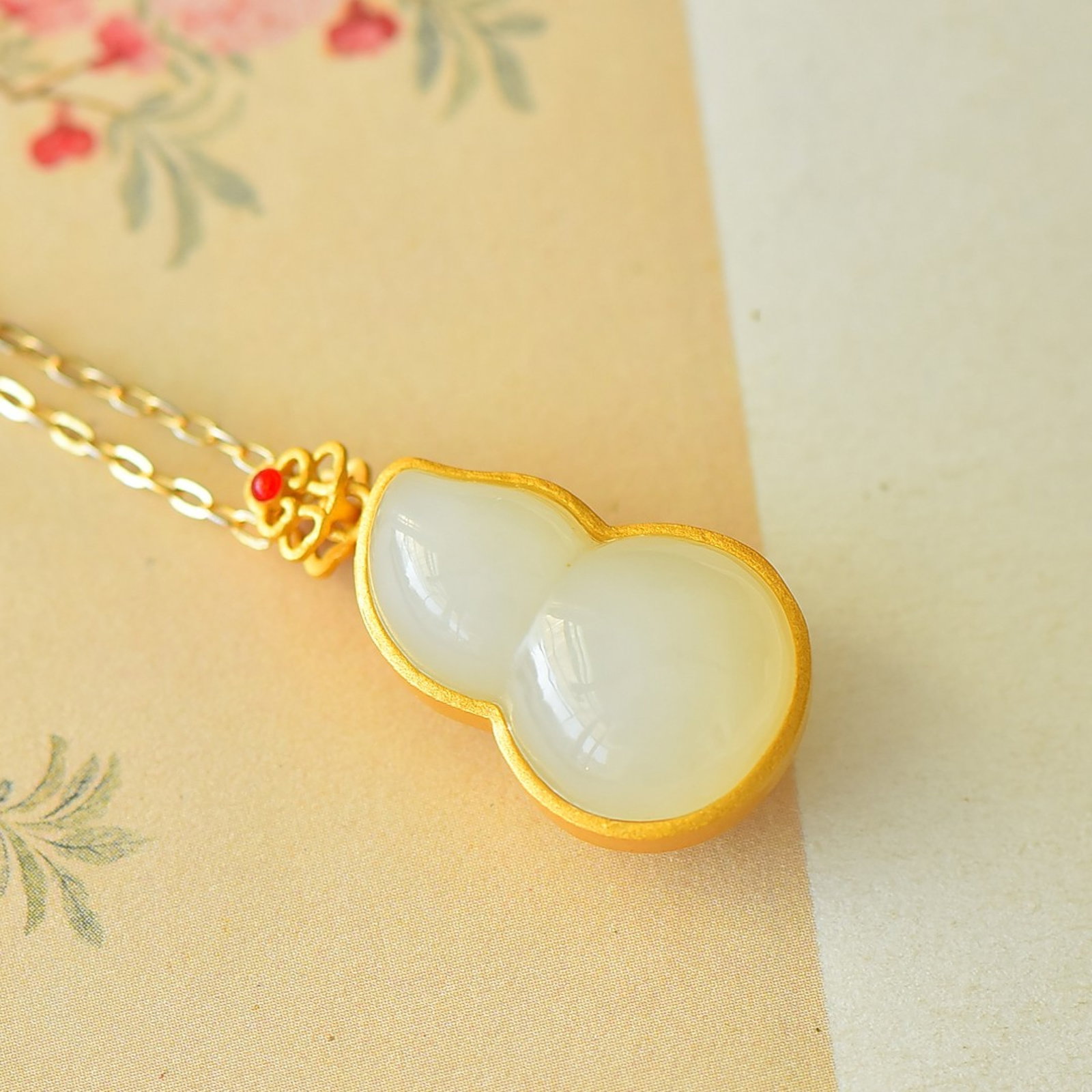 An Exquisite Sterling Silver-Gold Plated Inlaid White Jade Gourd Pendant: An Exquisite Sterling Silver-Gold Plated Inlaid White Jade Gourd Pendant 纯银镀金镶白玉葫芦吊坠