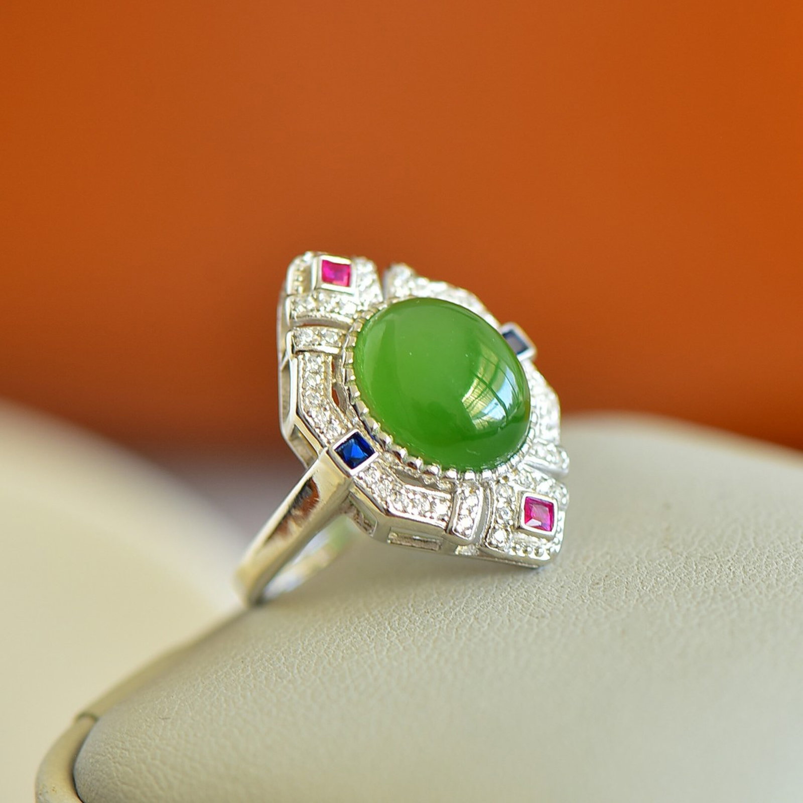 An Exquisite Sterling Silver Inlaid Jasper Ring,Inlaid Diamonds: An Exquisite Sterling Silver Inlaid Jasper Ring,Inlaid Diamonds,Size:10mmx12mm 纯银镶碧玉戒指,嵌钻石