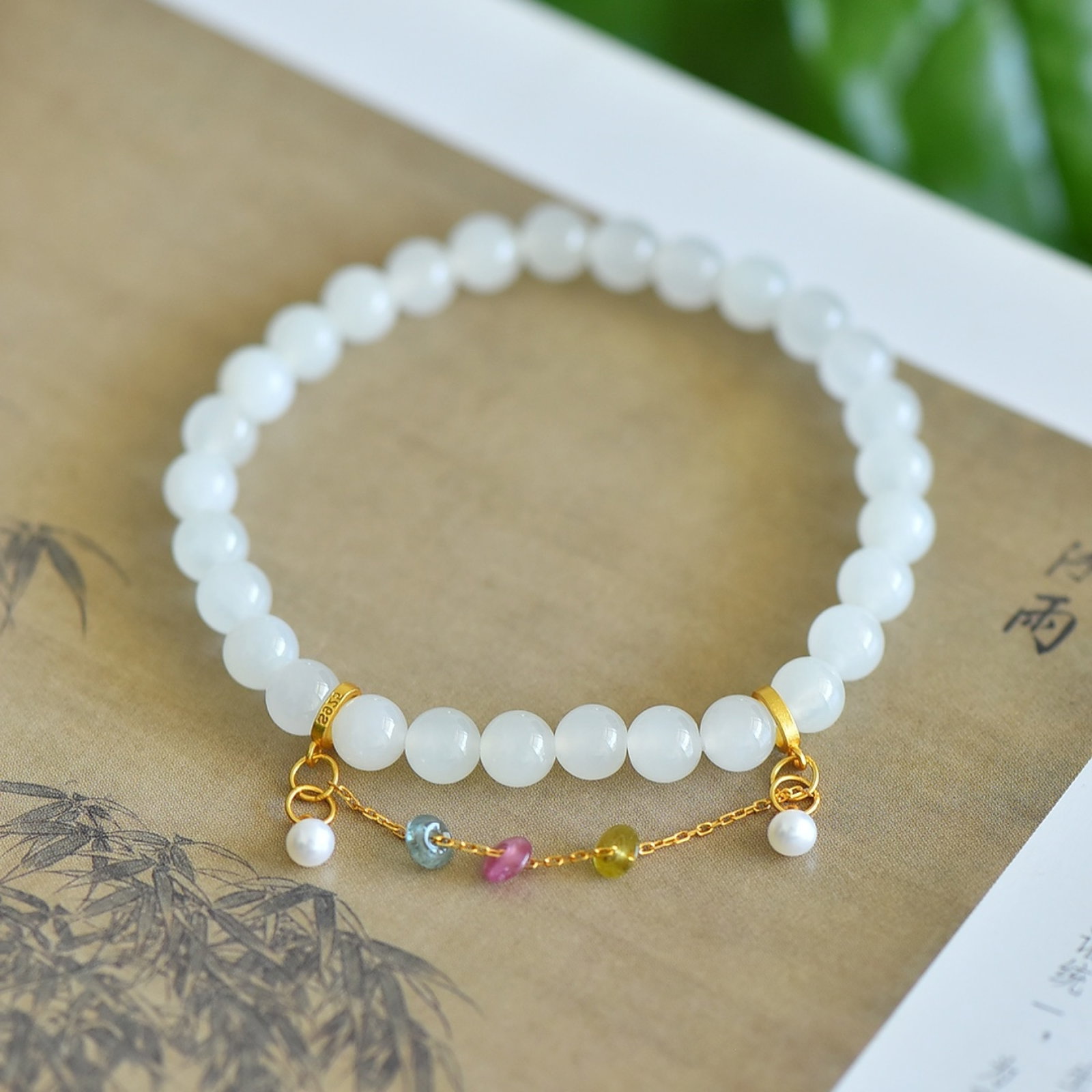 An Exquisite White Jade Bracelets: An Exquisite White Jade Bracelets 白玉手串