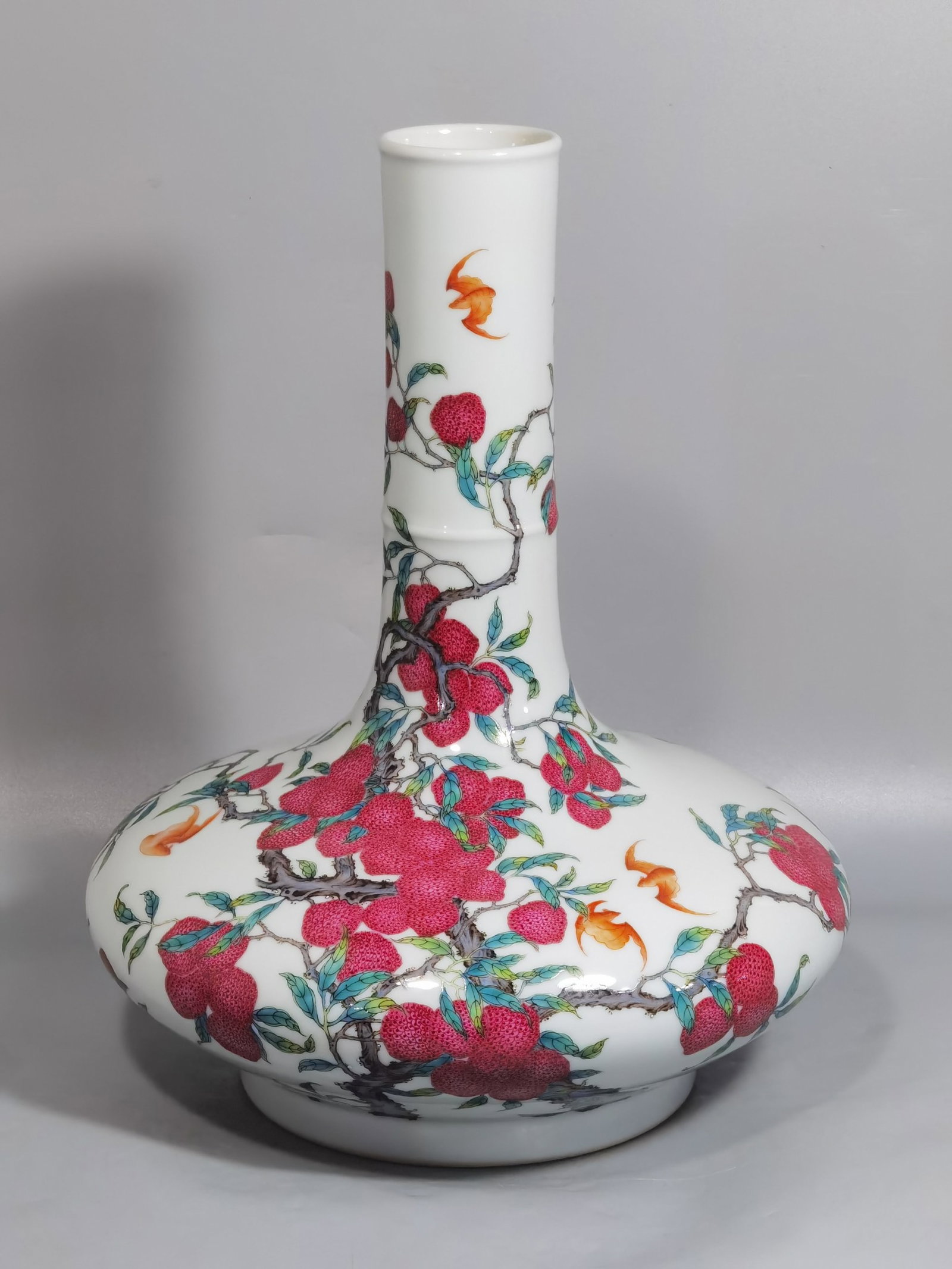 An Exquisite Enamel Litchi Pattern Vase,with poem: An Exquisite Enamel Litchi Pattern Vase,with poem,Qing Dynasty,China,Yongzheng Six-character Mark,Size:9inx4.9in 珐琅彩荔枝纹瓶,带诗文,È