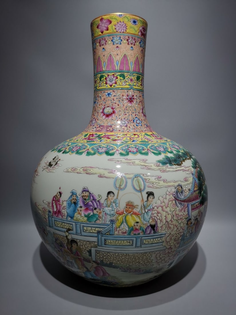 A Huge Enamel Character and Story Pattern Vase: A Huge Enamel Character and Story Pattern Vase,Qing Dynasty,China,Qianlong Six-character Mark,Size:21.3inx15.4in 珐琅彩人物故事纹瓶,中ࢲ