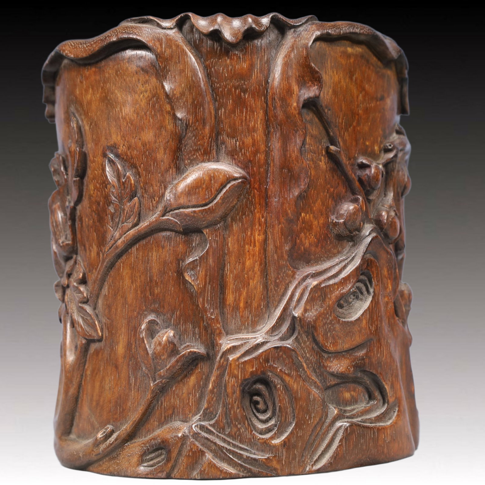 An Exquisite Eaglewood Flower Pattern Brush Pot - 2