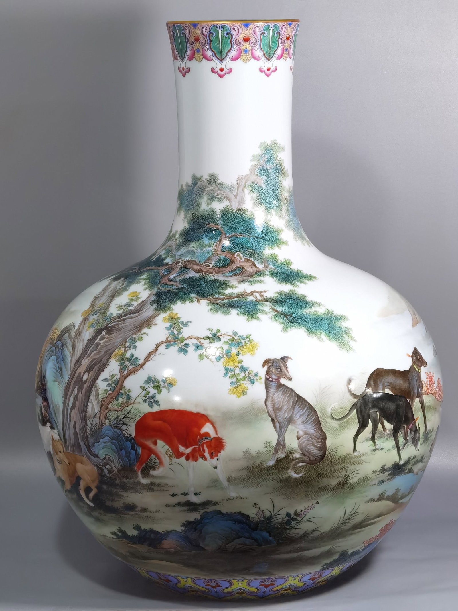 A Huge Enamel Dog Pattern Vase: A Huge Enamel Dog Pattern Vase,Qing Dynasty,China,Qianlong Six-character Mark,Size:21.3inx15.7in 珐琅彩犬纹瓶,中国清代,乾隆Ð