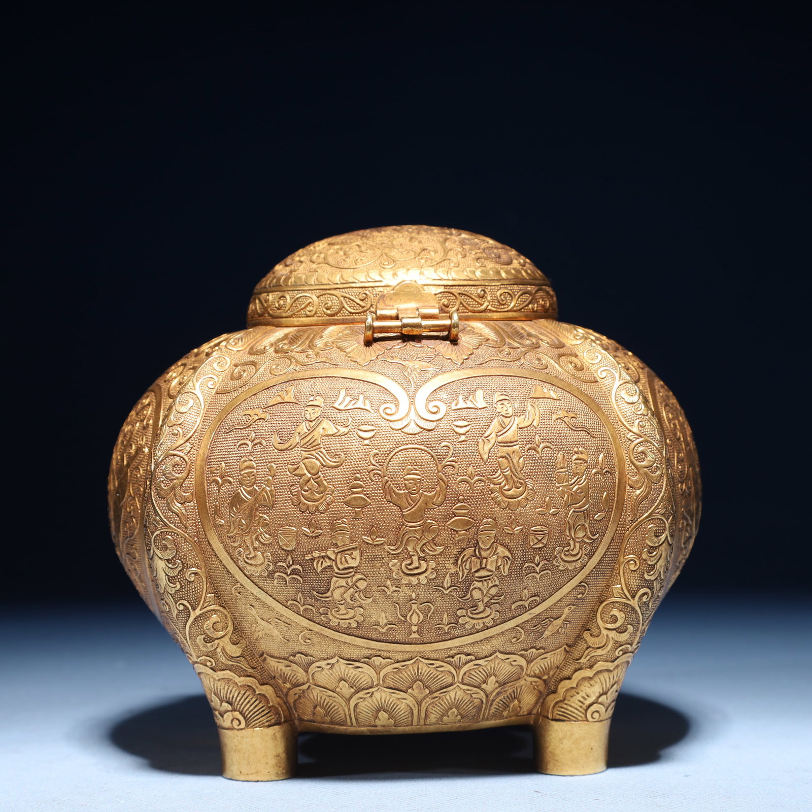 An Exquisite Gilt Bronze Character and Story Pattern Jar with Cover: An Exquisite Gilt Bronze Character and Story Pattern Jar with Cover,Qing Dynasty,China,Size:5.9inx5.5inx6.3in,Weight:1000g 铜鎏金人物故事纹盖Ņ