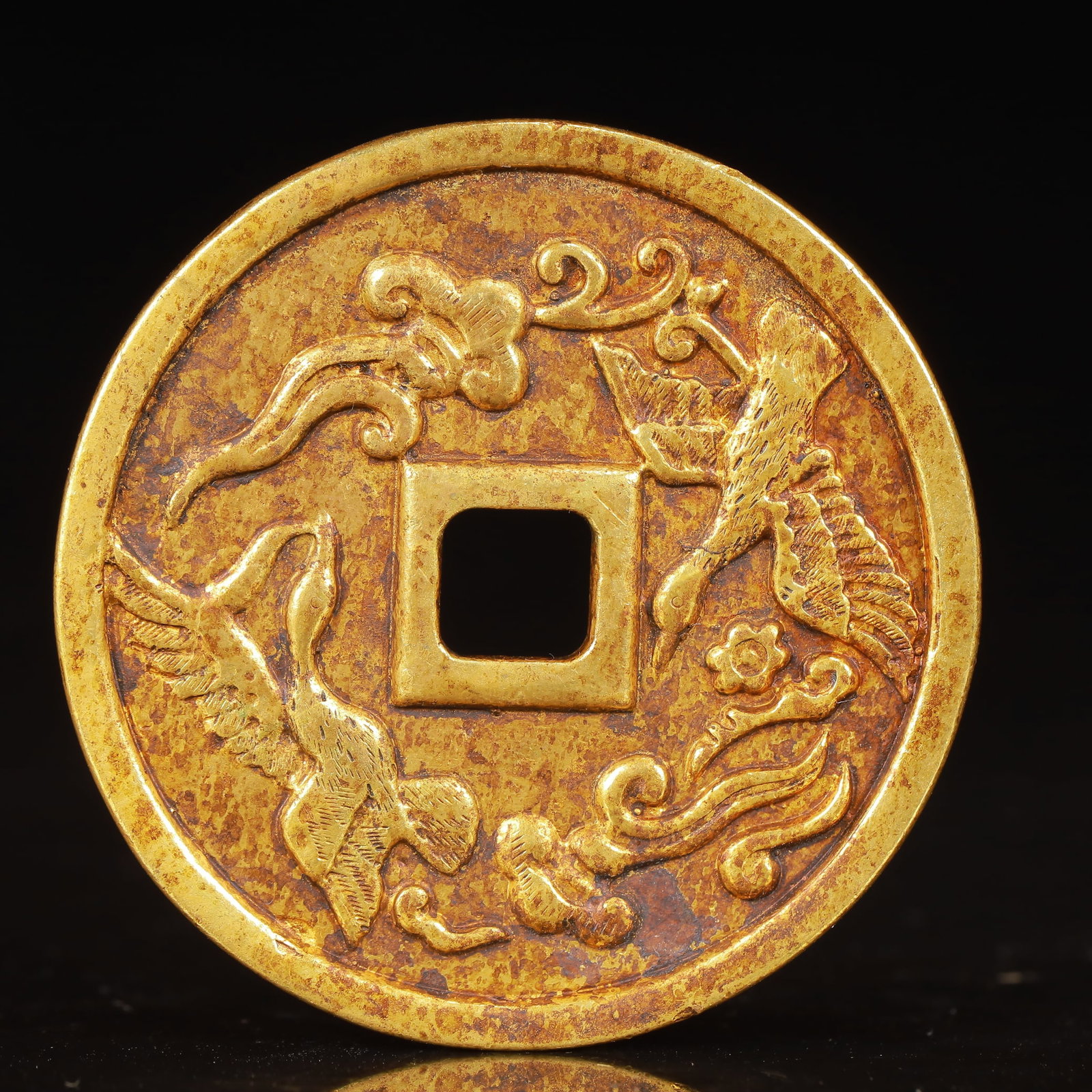 An Exquisite Gilt Bronze Phoenix Pattern Coin: An Exquisite Gilt Bronze Phoenix Pattern Coin,Qing Dynasty,China,Size:2inx1.2in,Weight:36g 铜鎏金凤纹钱币,中国清代