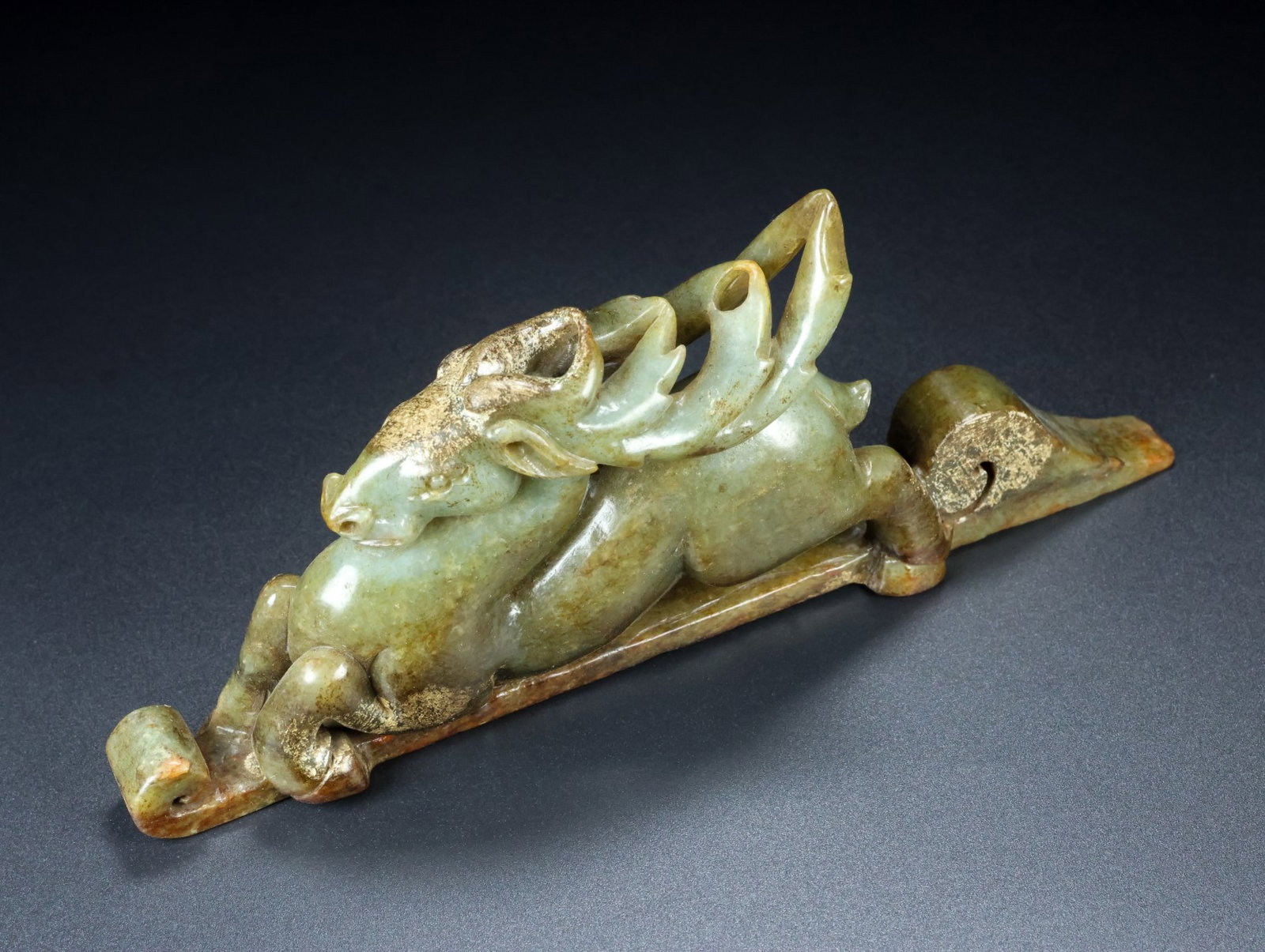 An Exquisite Yellow Jade Deer Ornament: An Exquisite Yellow Jade Deer Ornament,Qing Dynasty,China,Size:3.5inx1.6inx7.9in,Weight:382g 黄玉鹿摆件,中国清代