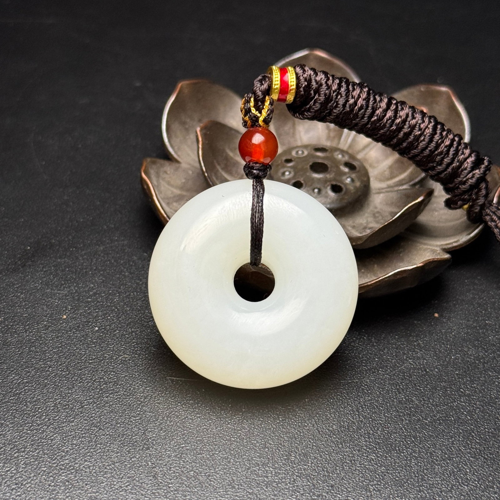 An Exquisite White Jade Pendant: An Exquisite White Jade Pendant,Qing Dynasty,China,Size:1.3inx0.5in,Weight:25g 白玉挂件,中国清代