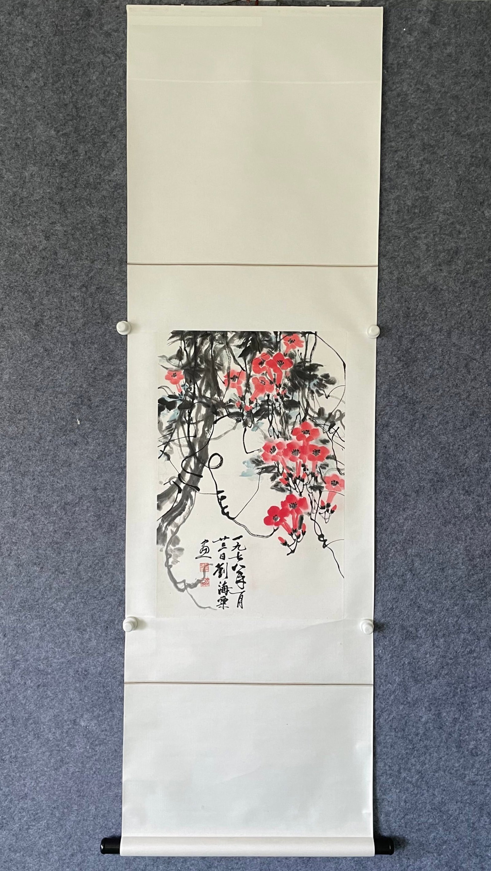 A Chinese Vertical Scroll Ink Painting of Flower on Paper: A Chinese Vertical Scroll Ink Painting of Flower on Paper,Liu Haisu,Size:17.9inx27.2in 一幅中国水墨花卉画立轴,刘海粟