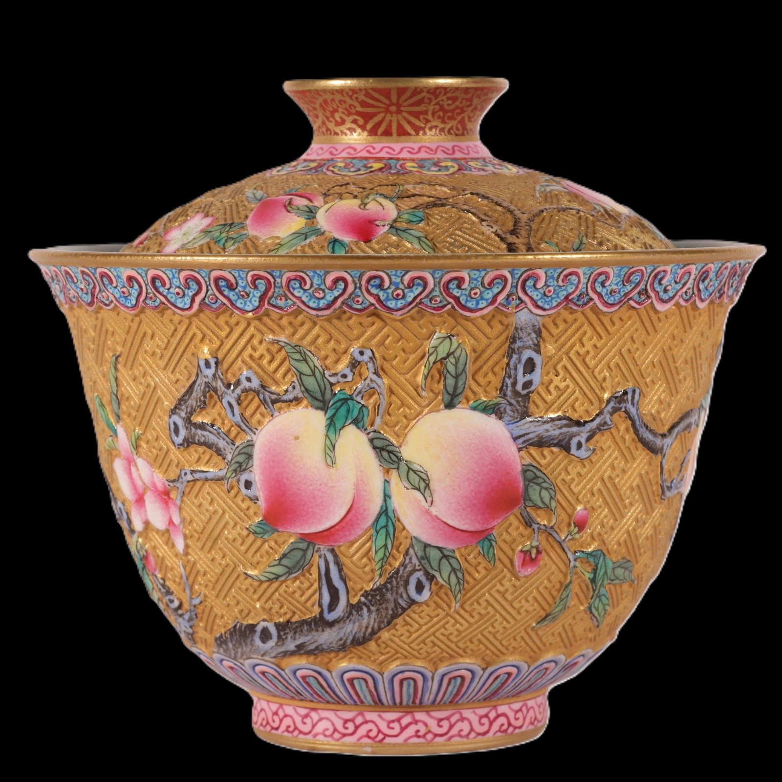 An Exquisite Enamel Gold Ground Bats and Peach Pattern Bowl with Cover: An Exquisite Enamel Gold Ground Bats and Peach Pattern Bowl with Cover,Qing Dynasty,China,Yongzheng Four-character Mark,Size:3.1inx3.7in 珐琅彩金地蝙蝠桃