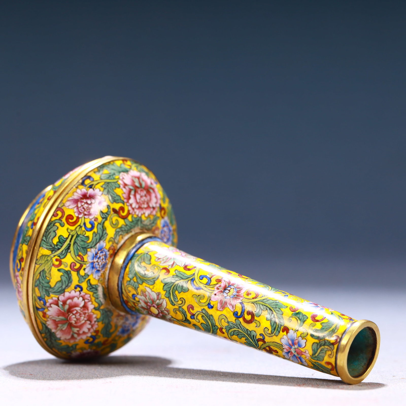 An Exquisite Painted Enamel Flower Pattern Vase - 7