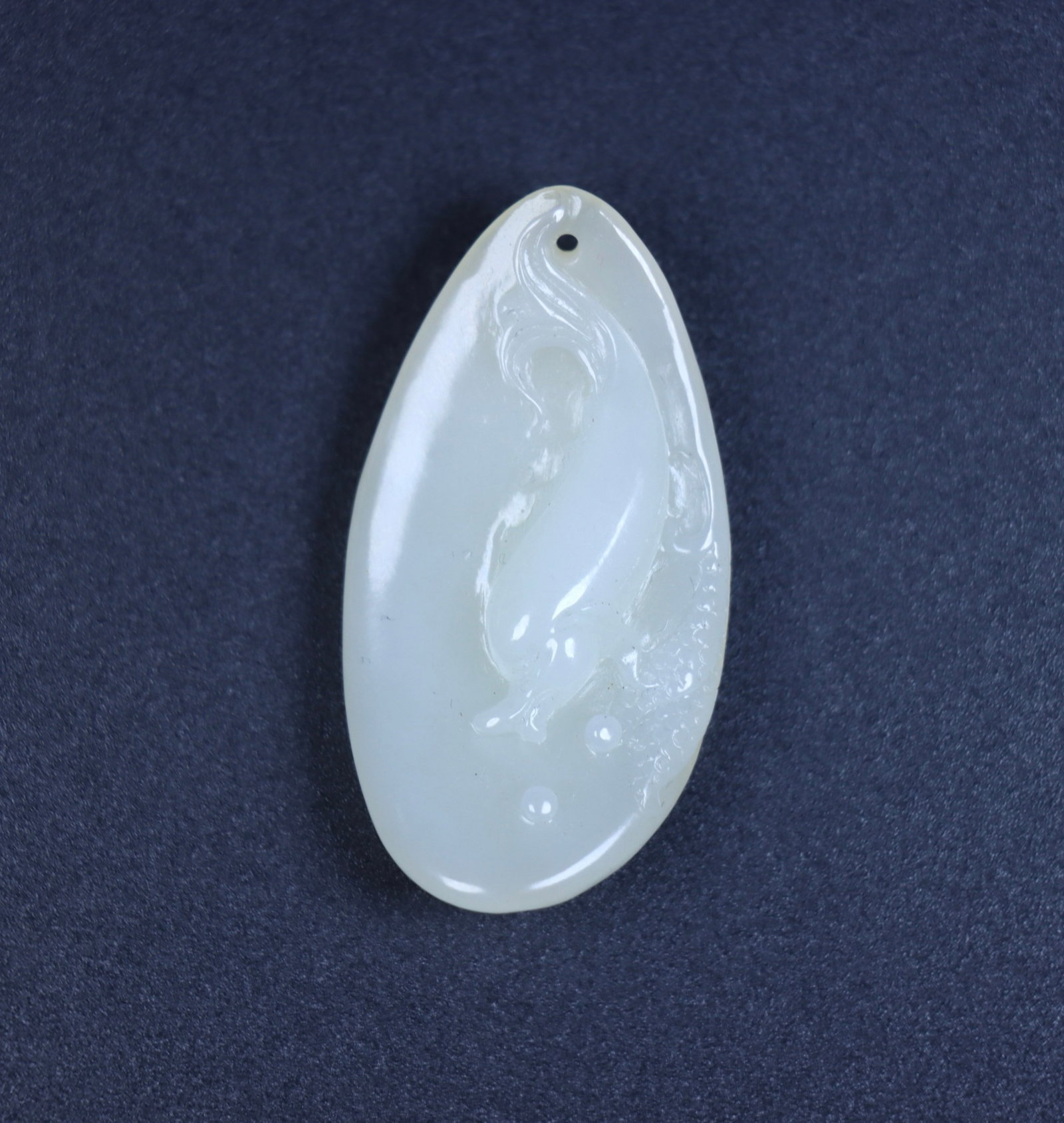 An Exquisite White Jade Fish Pattern Pendant: An Exquisite White Jade Fish Pattern Pendant,Qing Dynasty,China,Size:2inx1inx0.6in,Weight:18g 白玉鱼纹挂件,中国清代