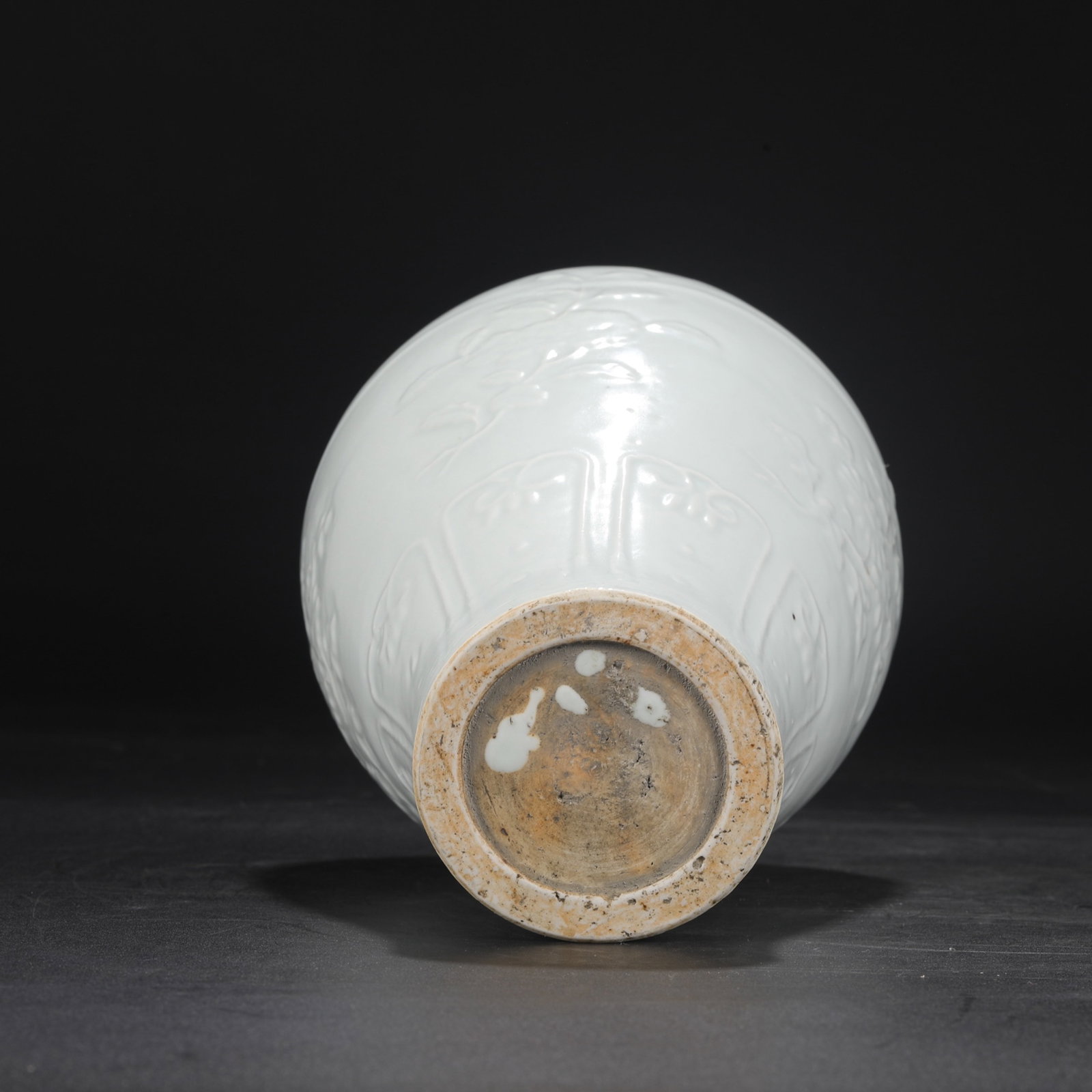 An Exquisite White Glazed Flower Pattern Bottle - 8