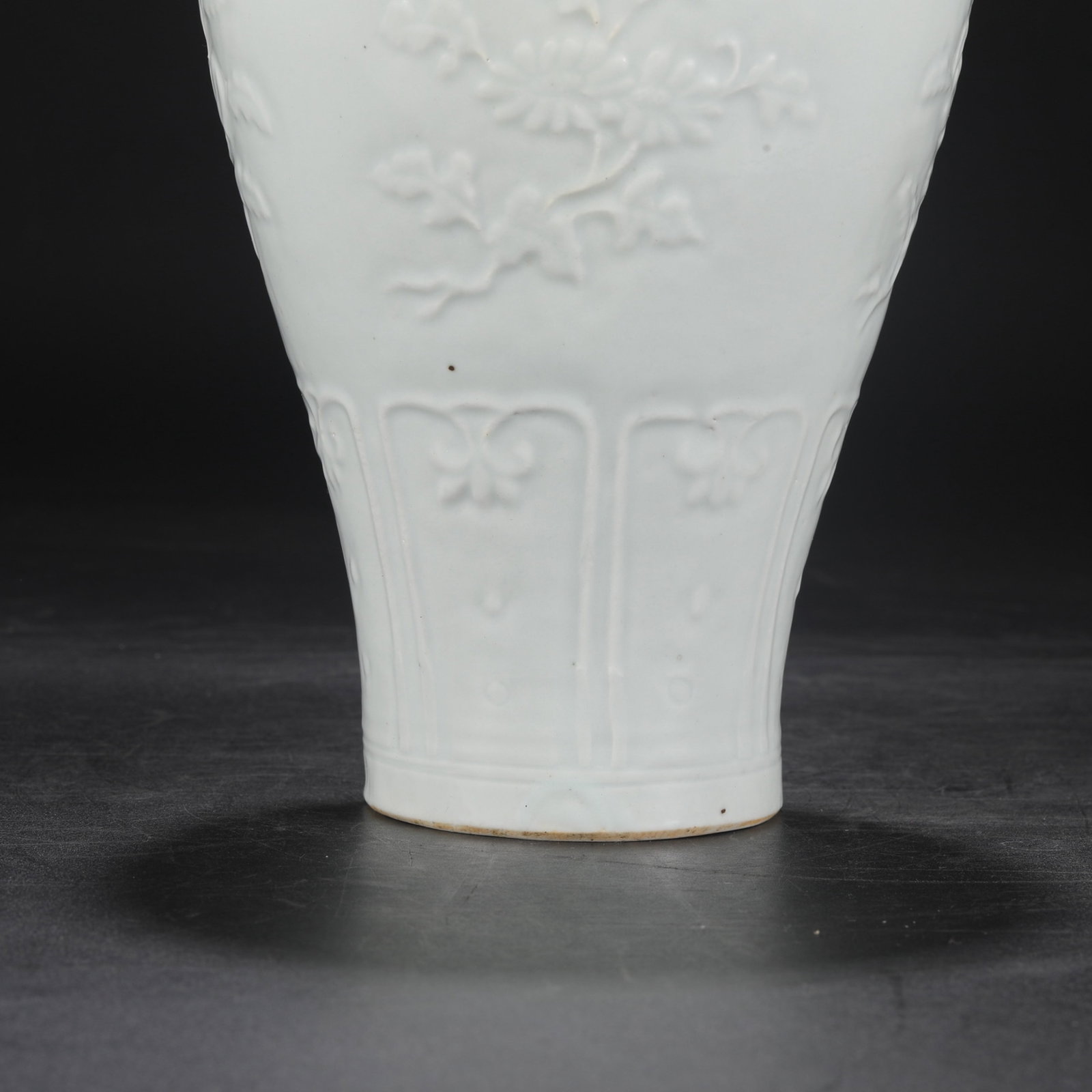An Exquisite White Glazed Flower Pattern Bottle - 9