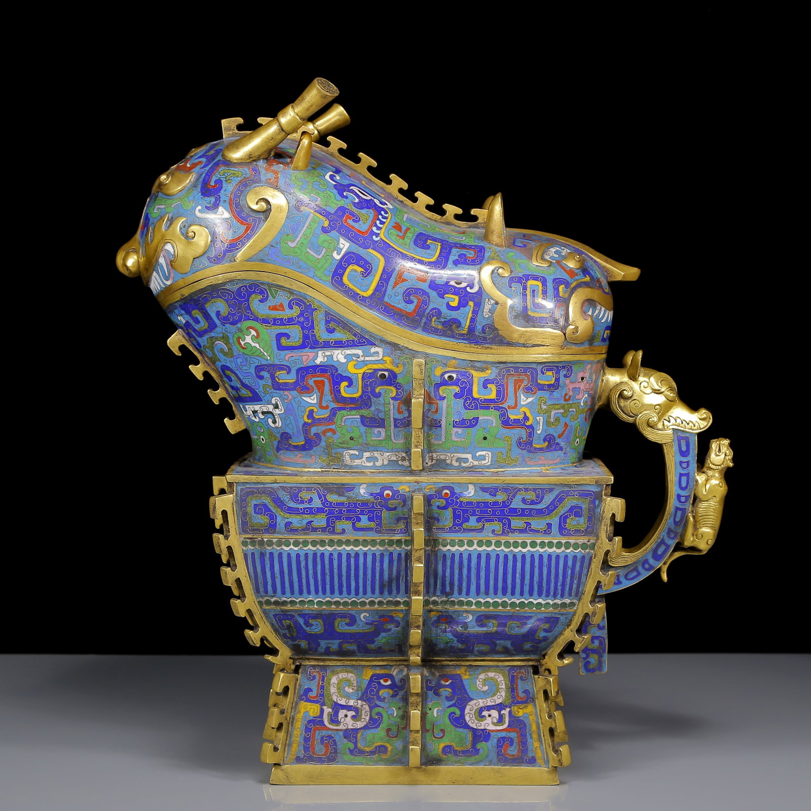 A Huge Cloisonne Dragon Pattern Beast-Shaped Cup: A Huge Cloisonne Dragon Pattern Beast-Shaped Cup,Qing Dynasty, China,Qianlong Six-character Mark,Size:15.7inx7.9inx16.9in,Weight:11795g 景泰蓝龙纹兽型杯