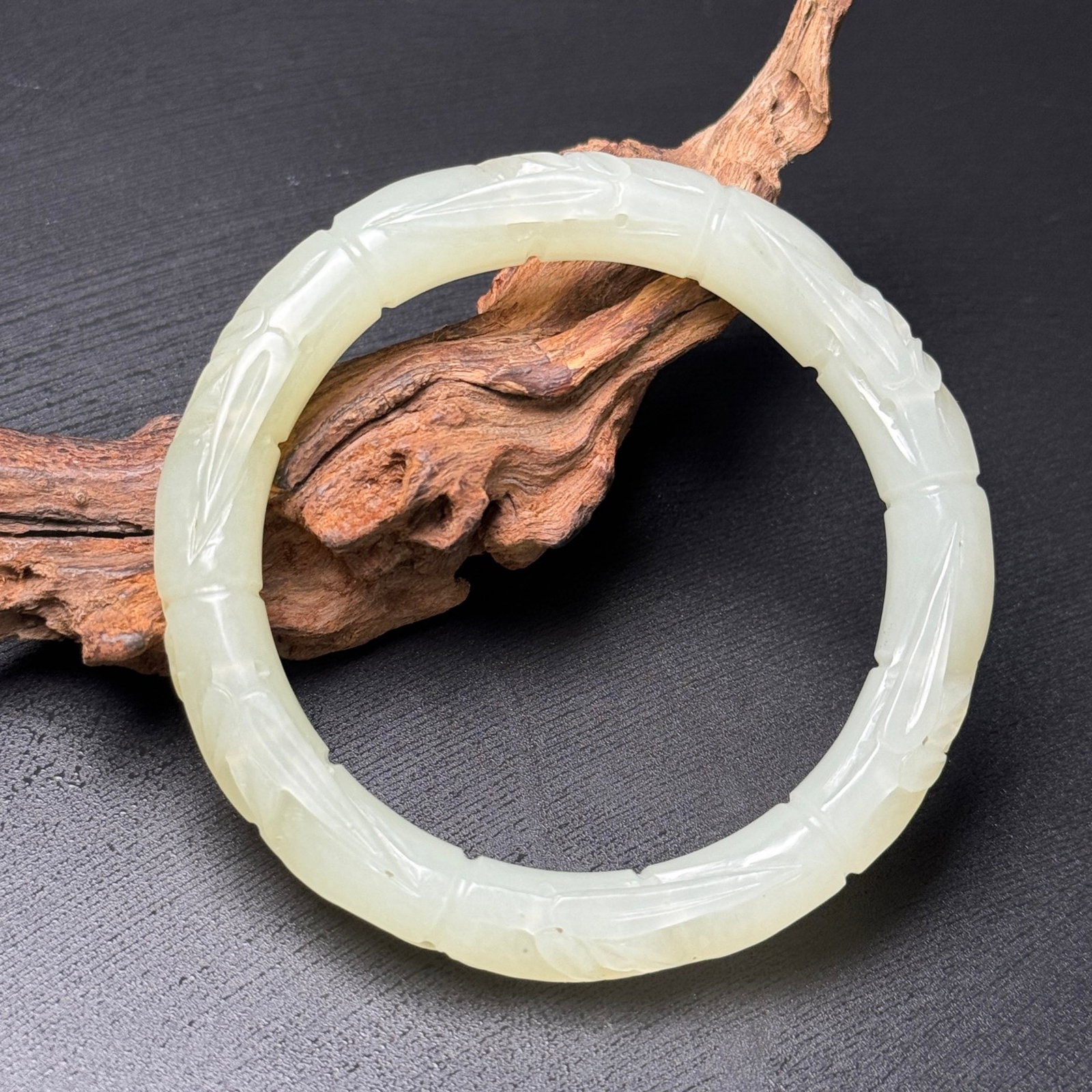 An Exquisite White Jade Bamboo Pattern Bracelet: An Exquisite White Jade Bamboo Pattern Bracelet,Qing Dynasty,China,Size:2.3inx3inx0.5in,Weight:51g 白玉竹纹手镯,中国清代