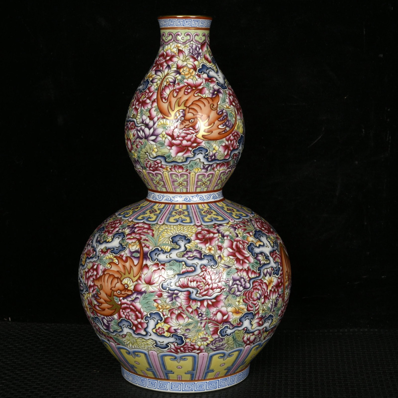 An Exquisite Enamel Painted Gold Auspicious Cloud and Bats Pattern Gourd-Shaped Vase: An Exquisite Enamel Painted Gold Auspicious Cloud and Bats Pattern Gourd-Shaped Vase,Qing Dynasty,China,Qianlong Six-character Mark,Size:9.8inx6.3in 珐琅彩描金祥